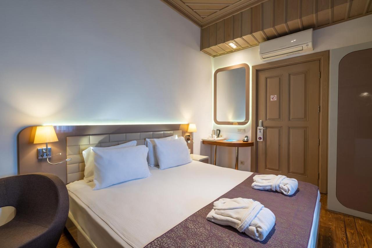 Standard Double Room Side Sea View