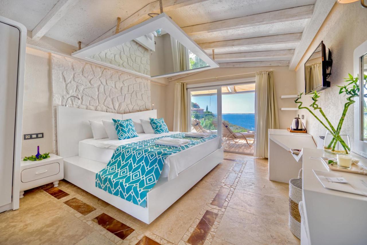 Double Room with Balcony and Sea View