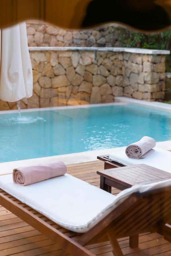 Villa Bali con Piscina Privata (4 Adulti + 2 Bambini)