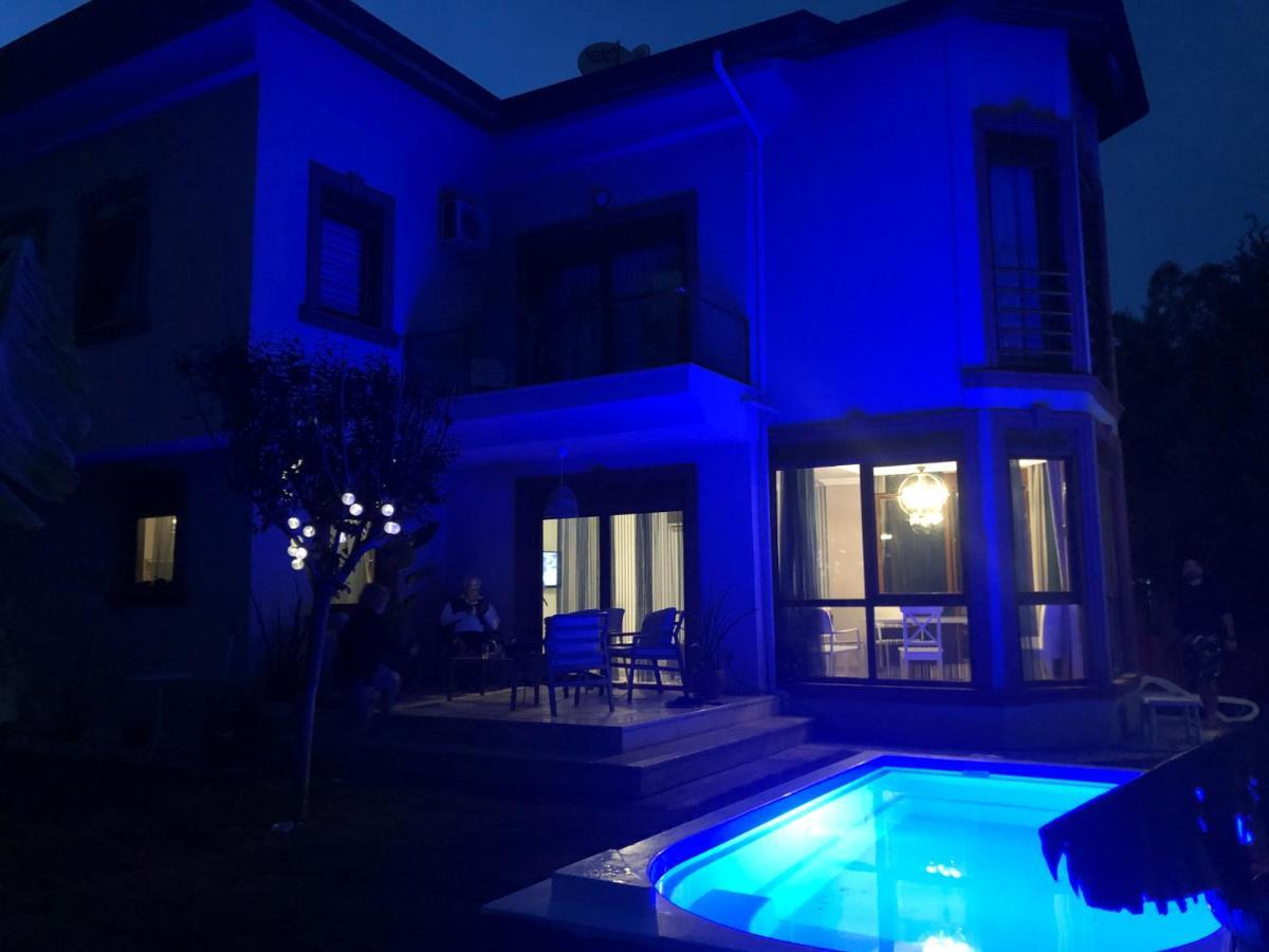 Three-Bedroom House,1106090217:JPEG