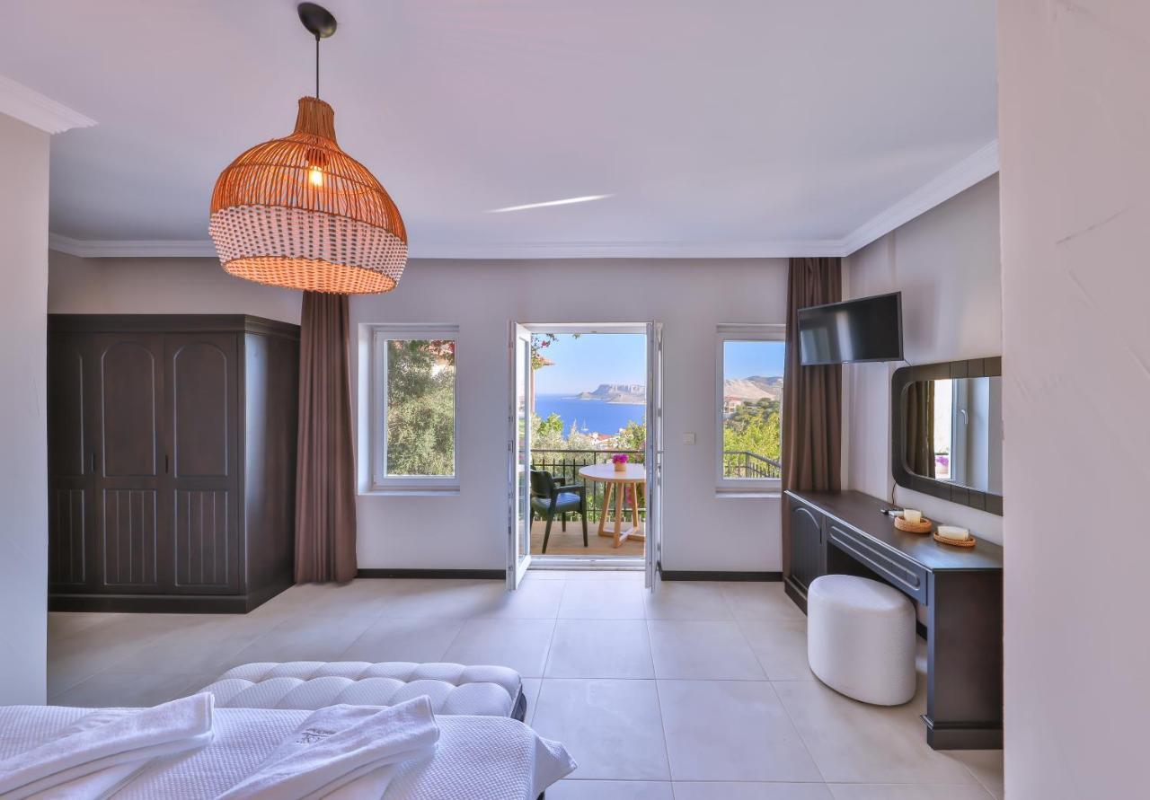 Deluxe Double Room with Balcony and Sea View