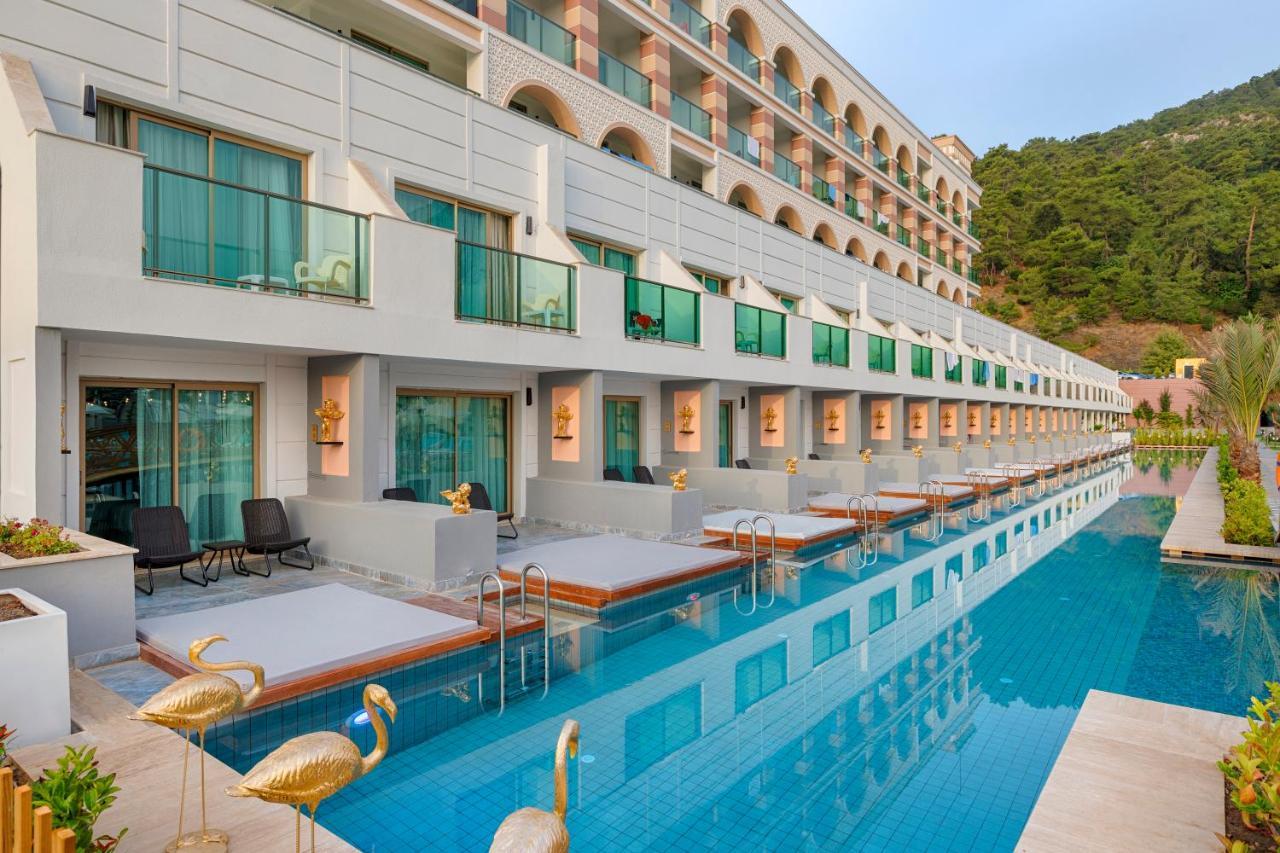 Double Room Swim Up Pool View