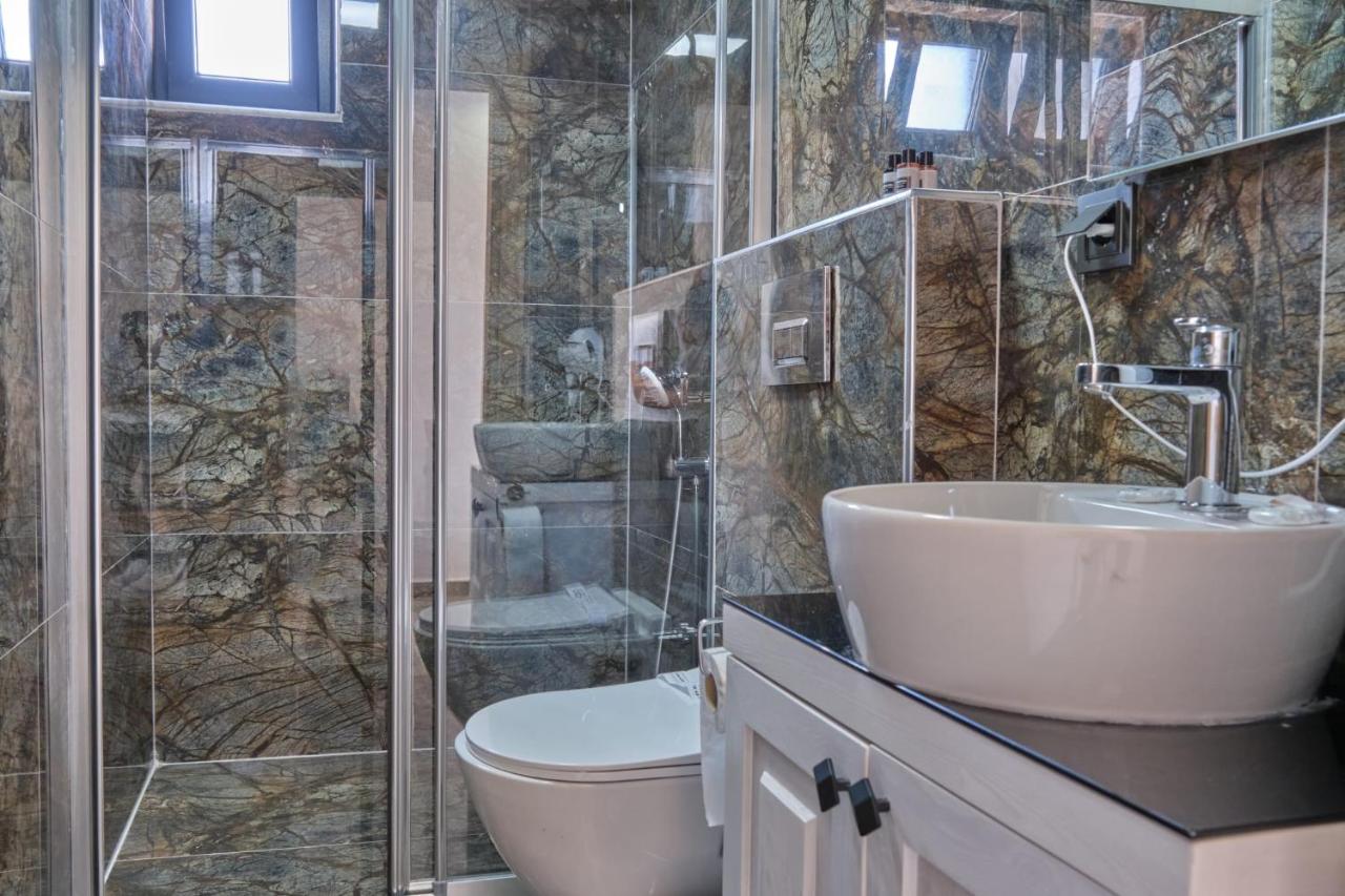 Double Room Private Bathroom