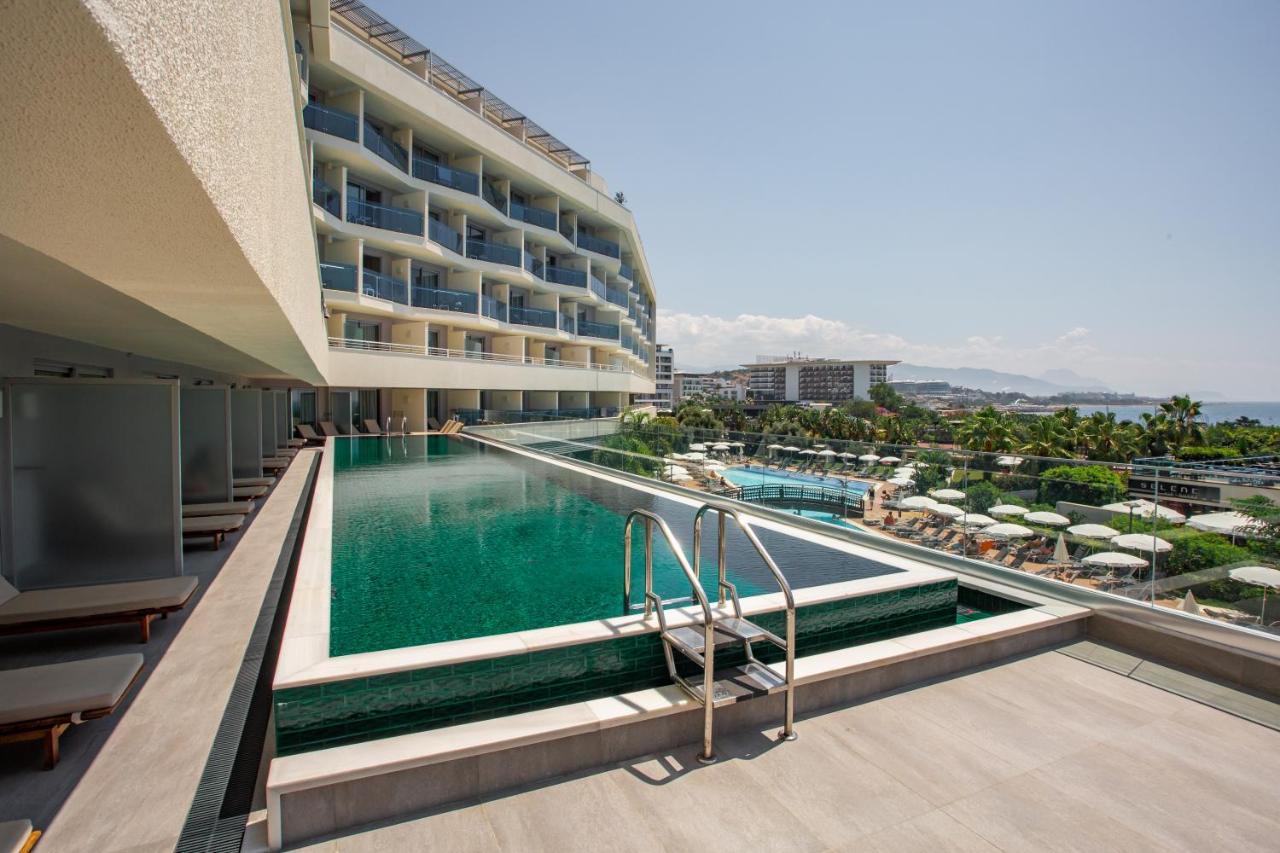 Deluxe Double Room Pool Access