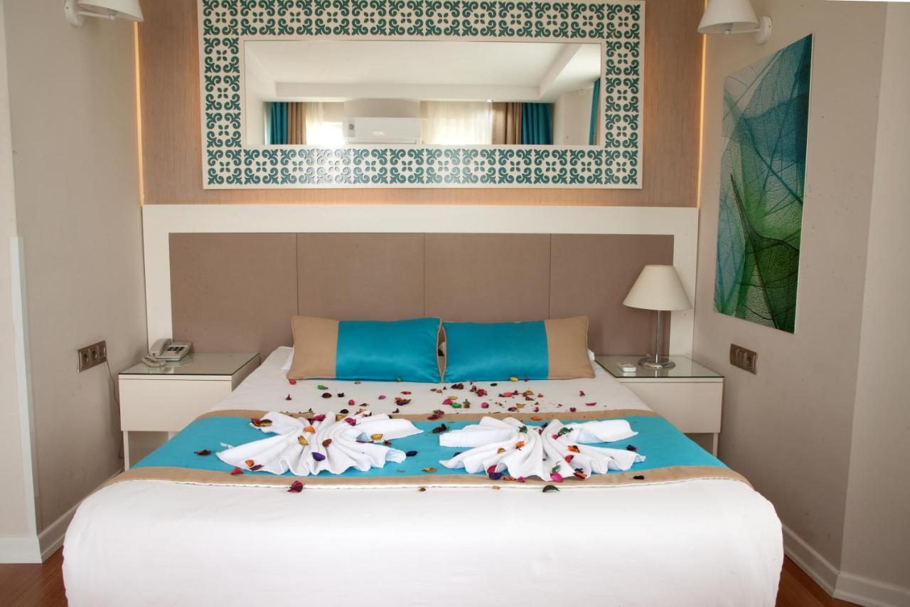 Double Room with Balcony and Sea View