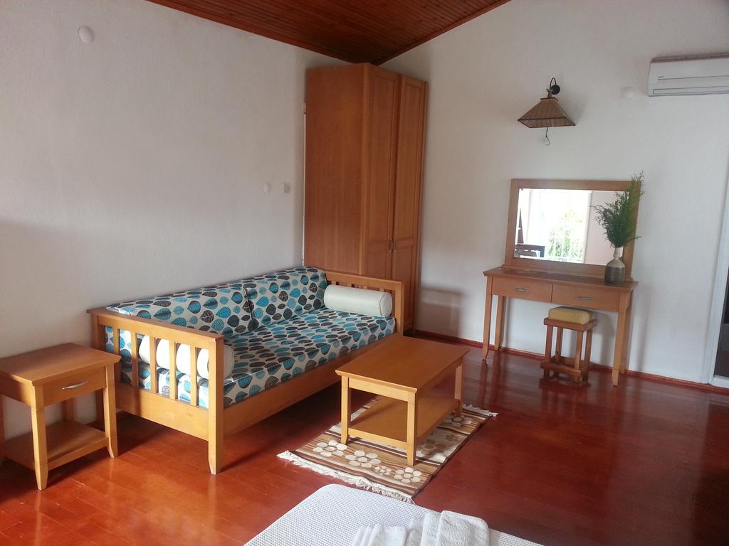 Family Room (Apart)