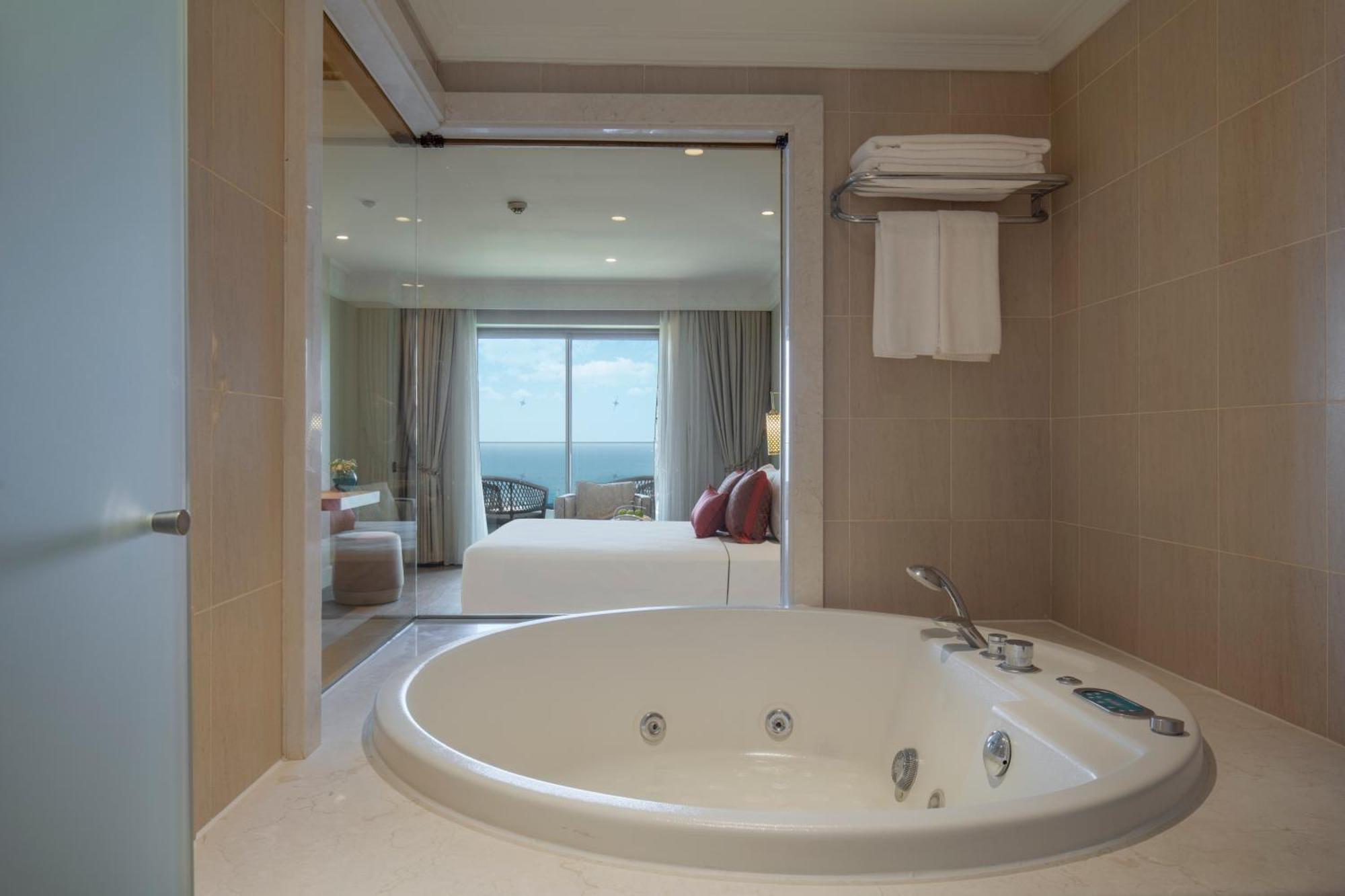 Honeymoon Sea View Jacuzzi