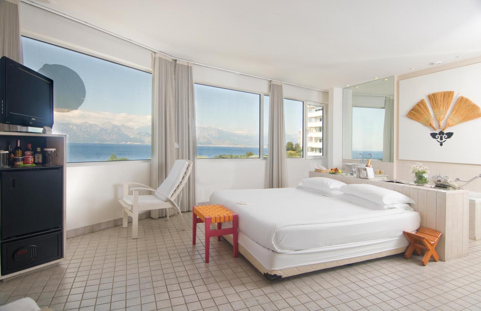Deluxe Double Room in Revolving Building,1438484584:JPEG