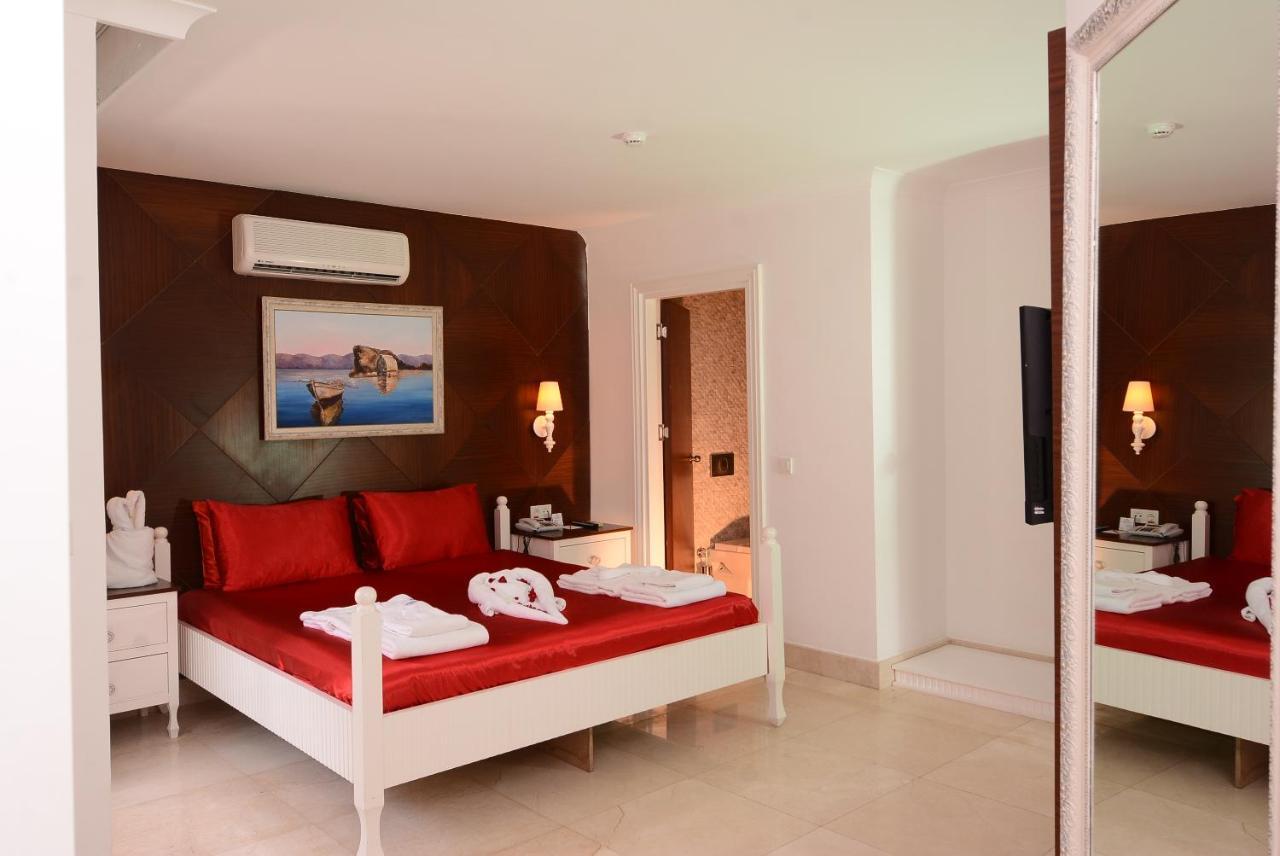 Family Room Private Bathroom