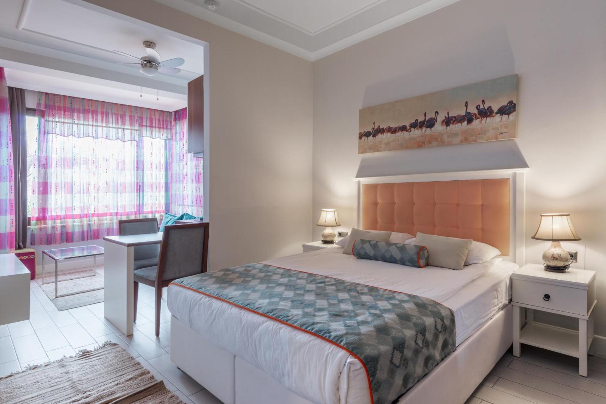 Deluxe Studio Apartment