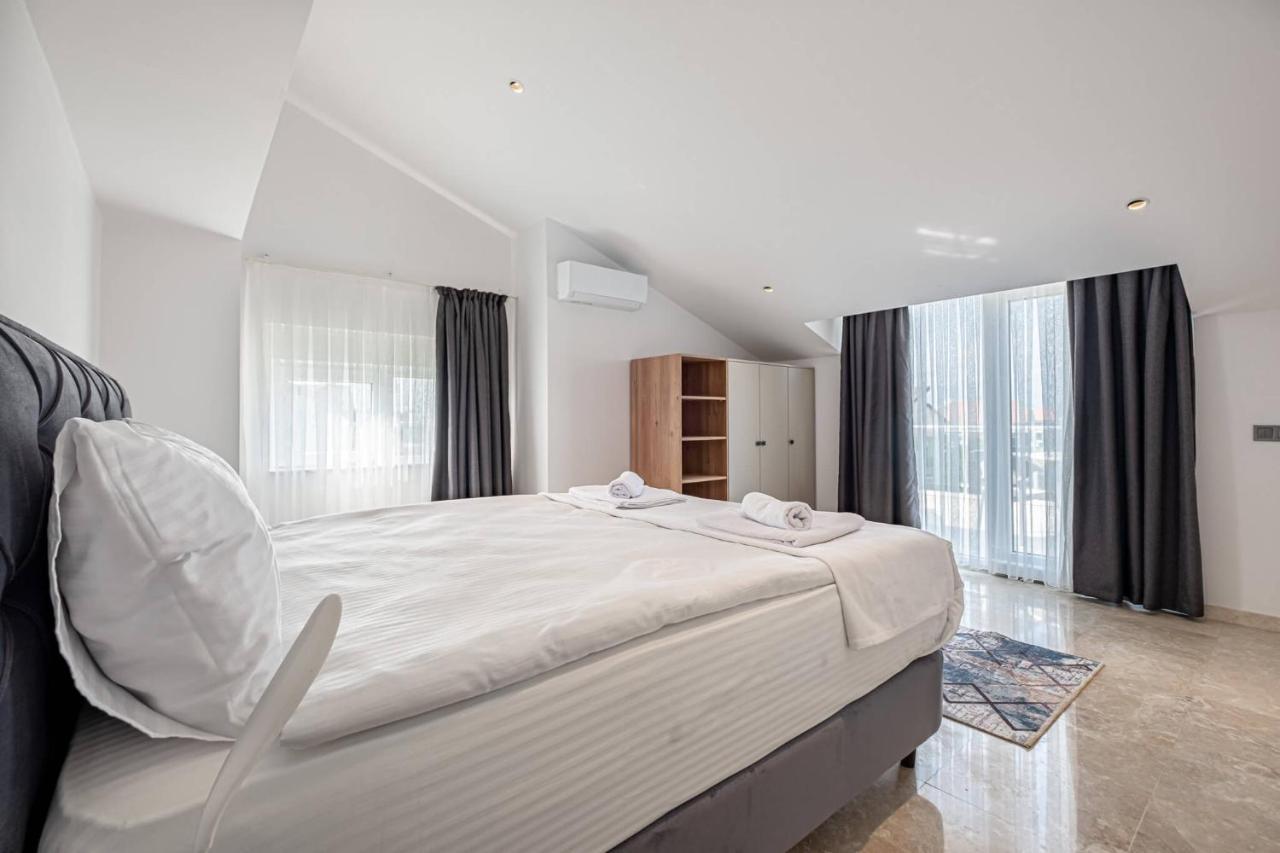 Deluxe Three-Bedroom Duplex Apartment