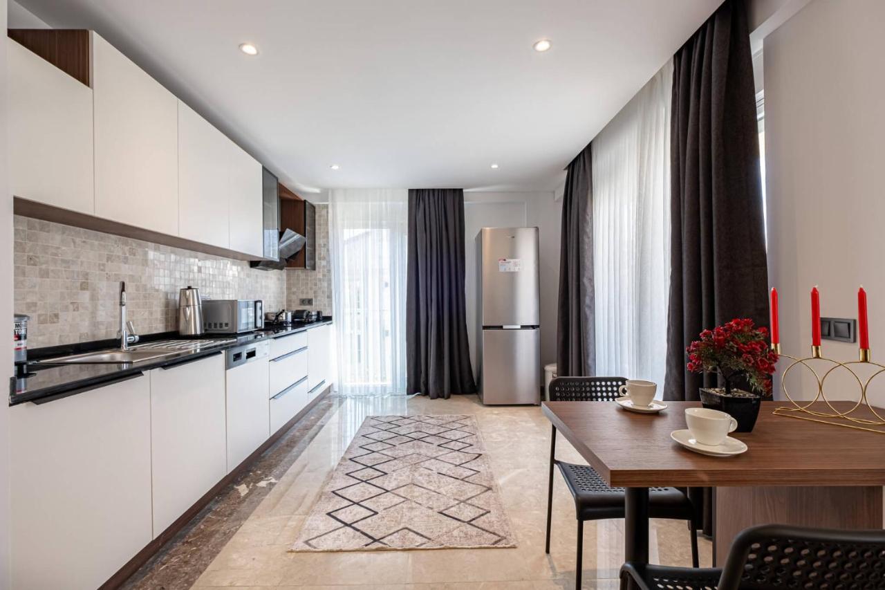Deluxe Three-Bedroom Duplex Apartment