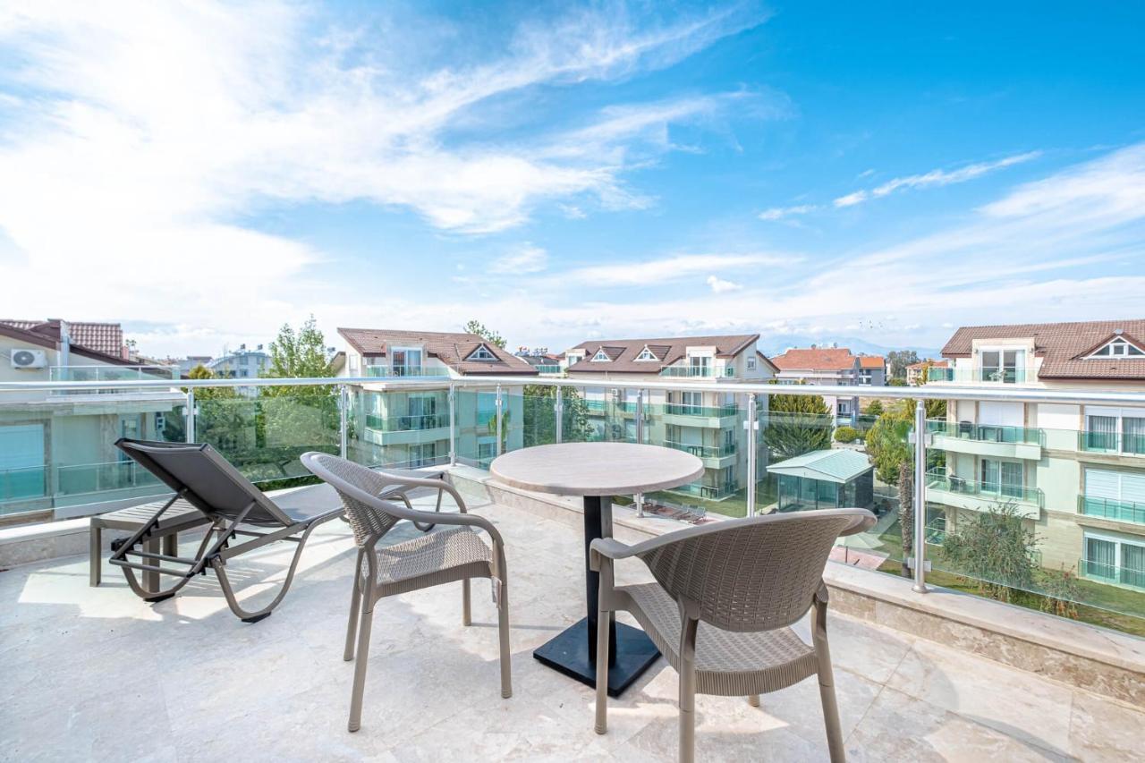 Deluxe Three-Bedroom Duplex Apartment