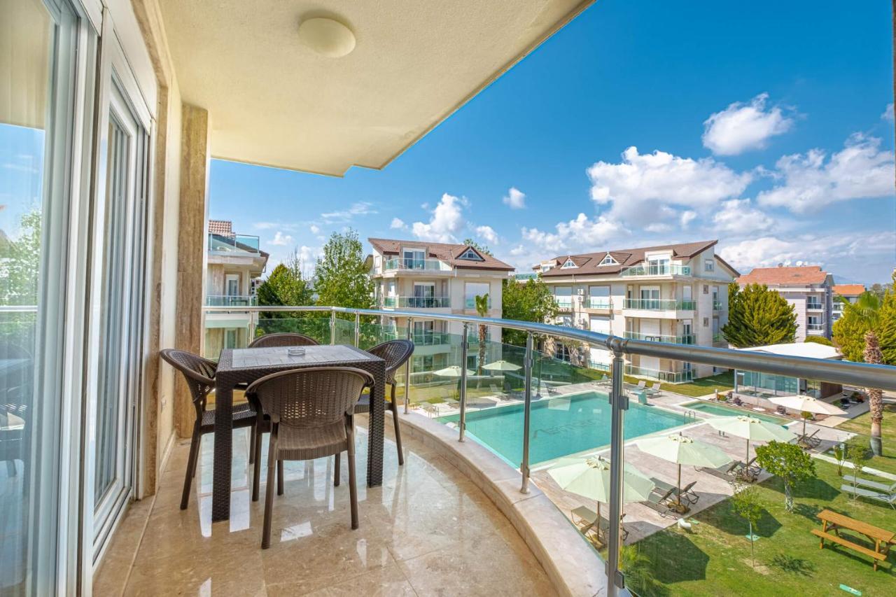 Deluxe Three-Bedroom Duplex Apartment