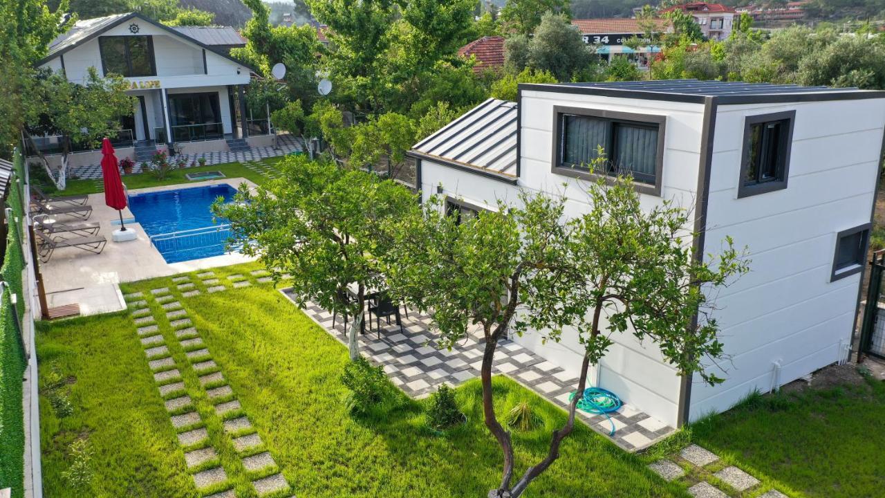Bungalow Garden View