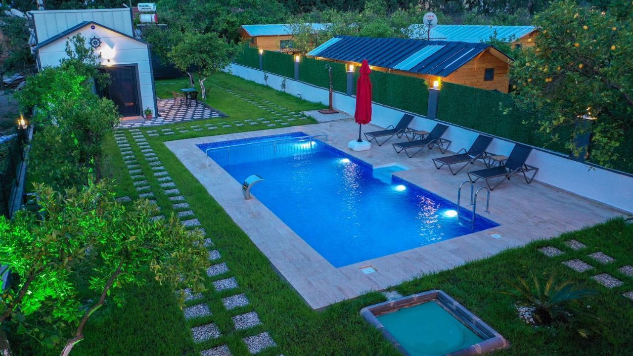 Bungalow Garden View