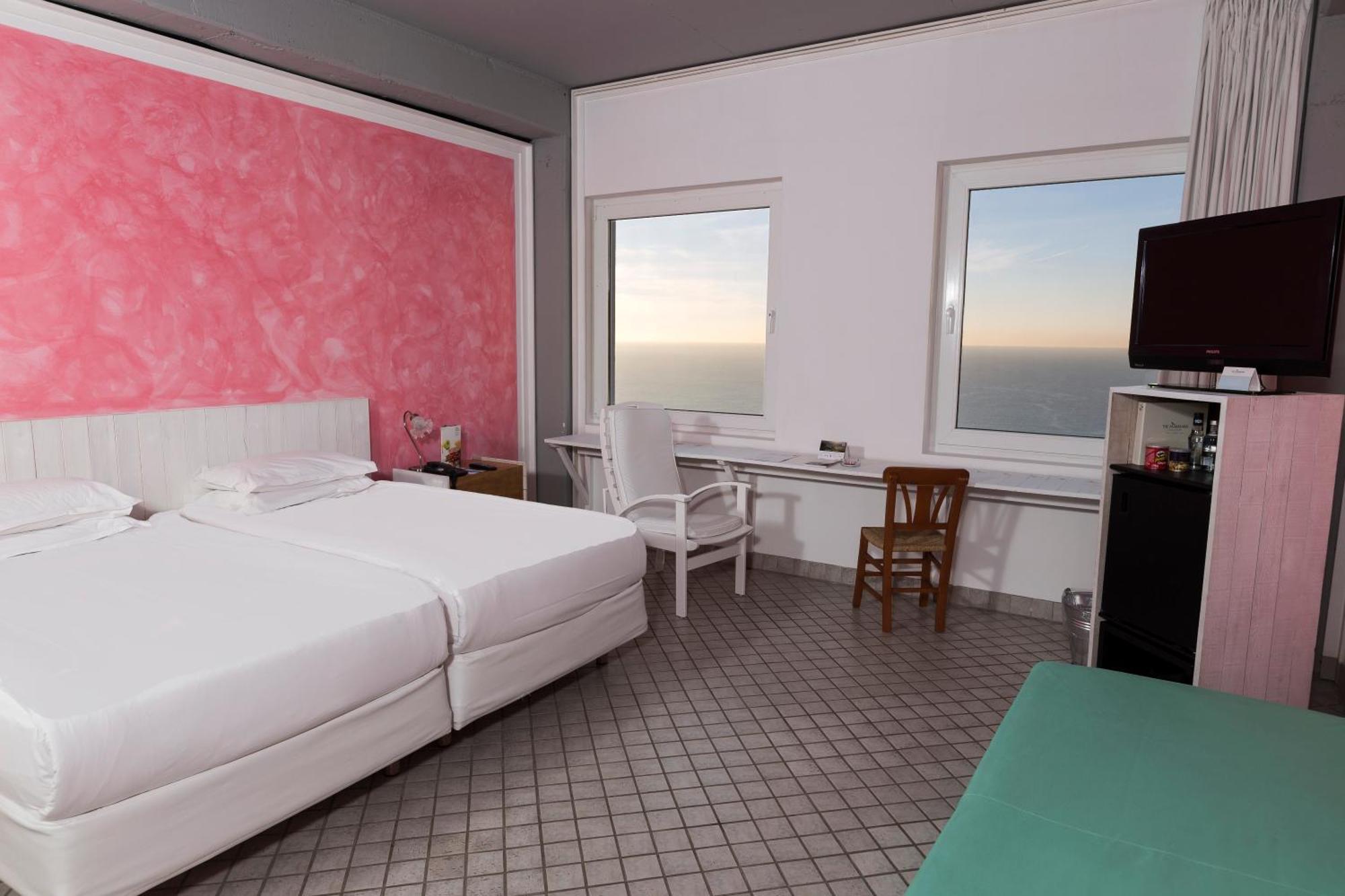 Double or Twin Room Sea View