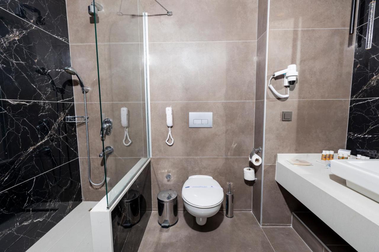 Family Room,1498878751:JPEG