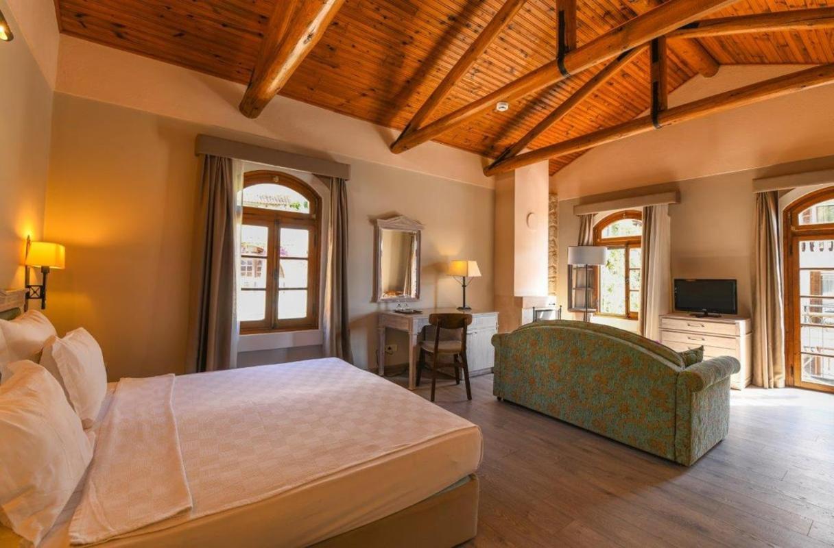 Double or Twin Room Partial Sea View