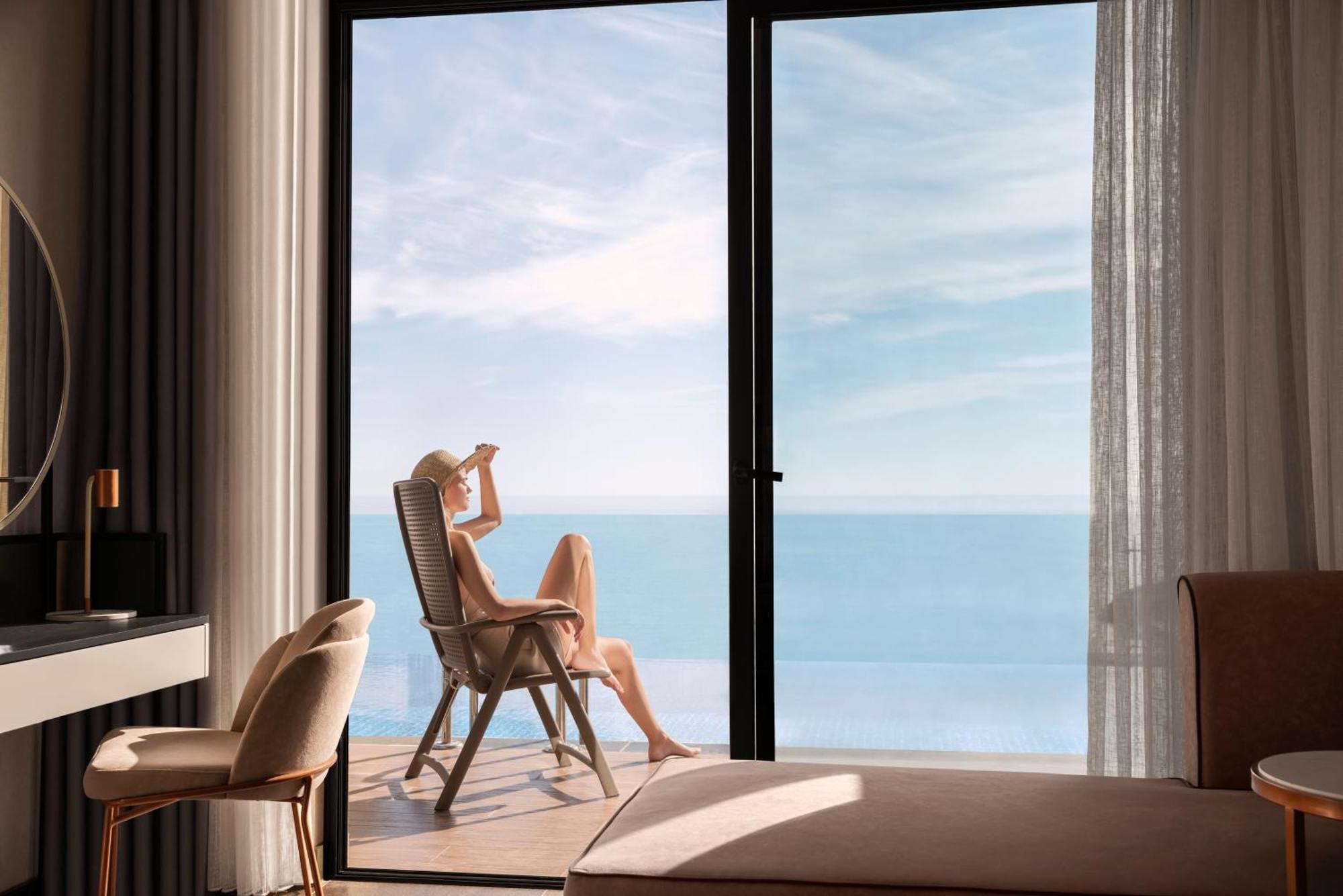 Superior Swim Up Room