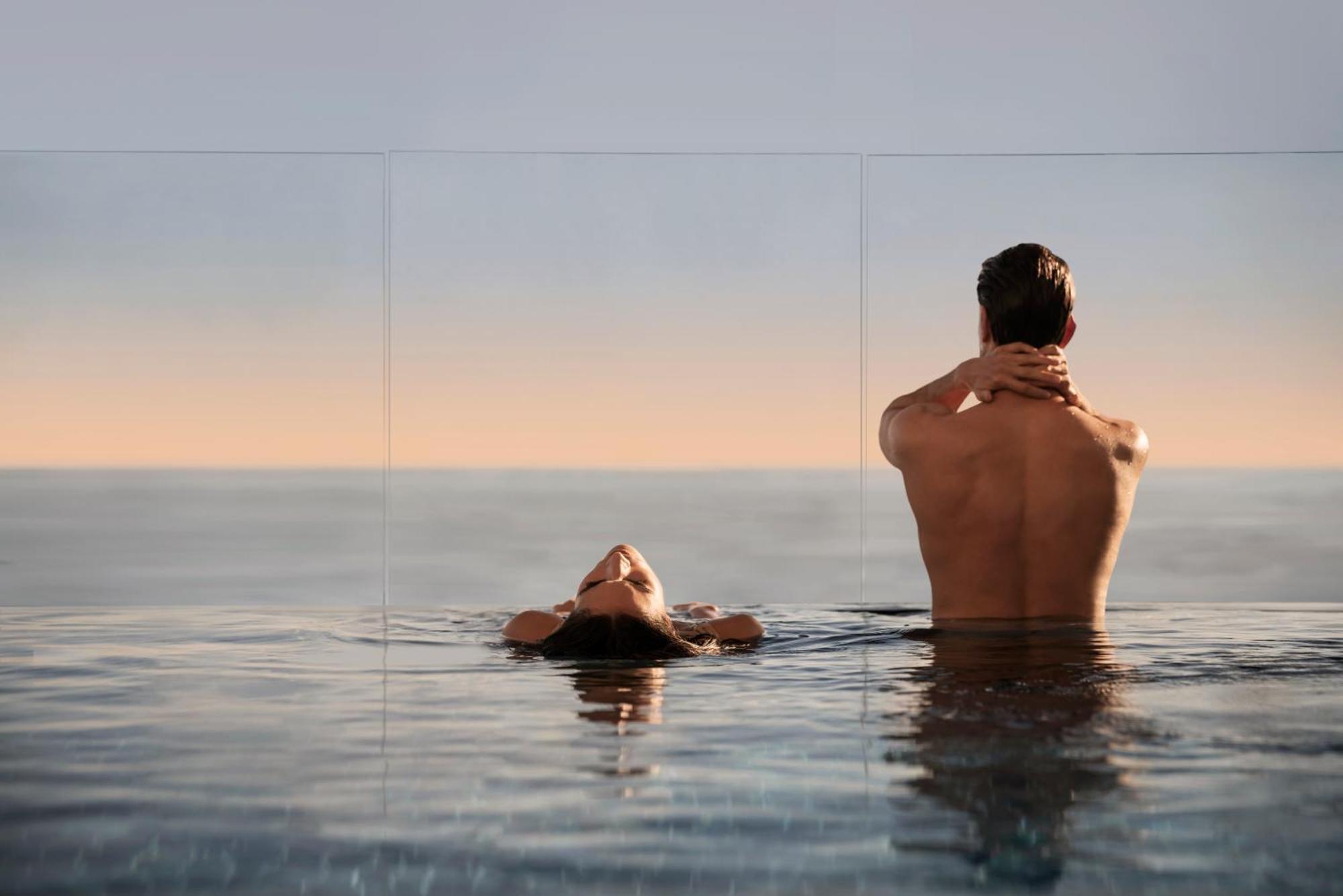 Superior Swim Up Room