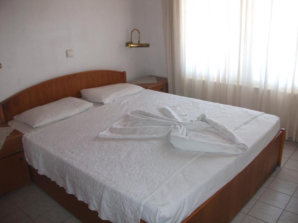 One-Bedroom Apartment (2 Adults + 2 Children)
