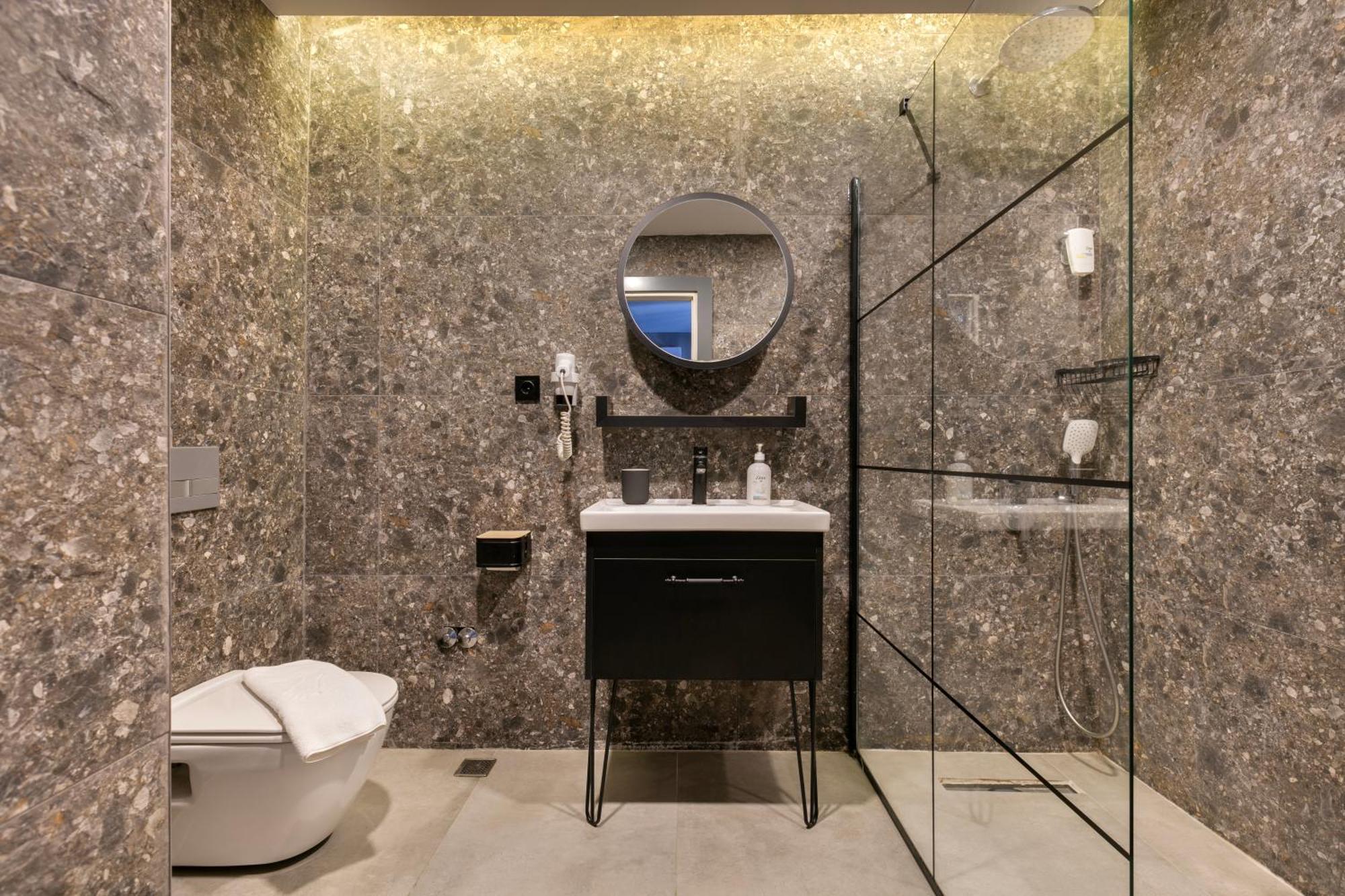 Junior Suite,1531298755:JPEG