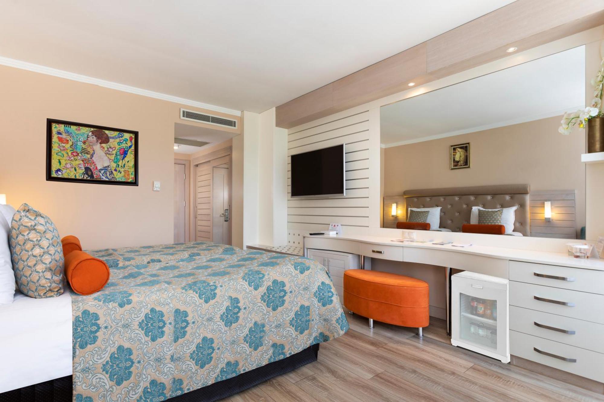 Standard Side Sea View Room
