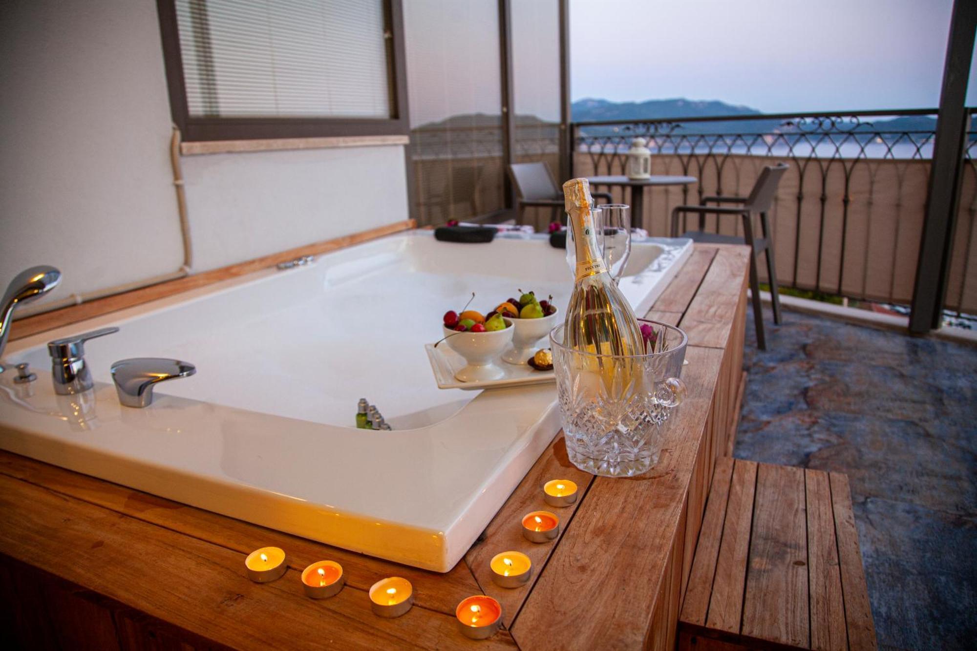 Deluxe Çift Kişilik Oda - Deniz Manzaralı