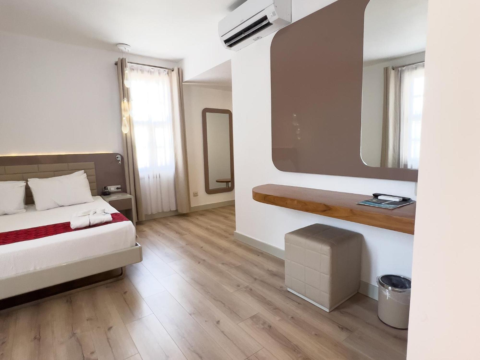 Standard Double Room Side Sea View
