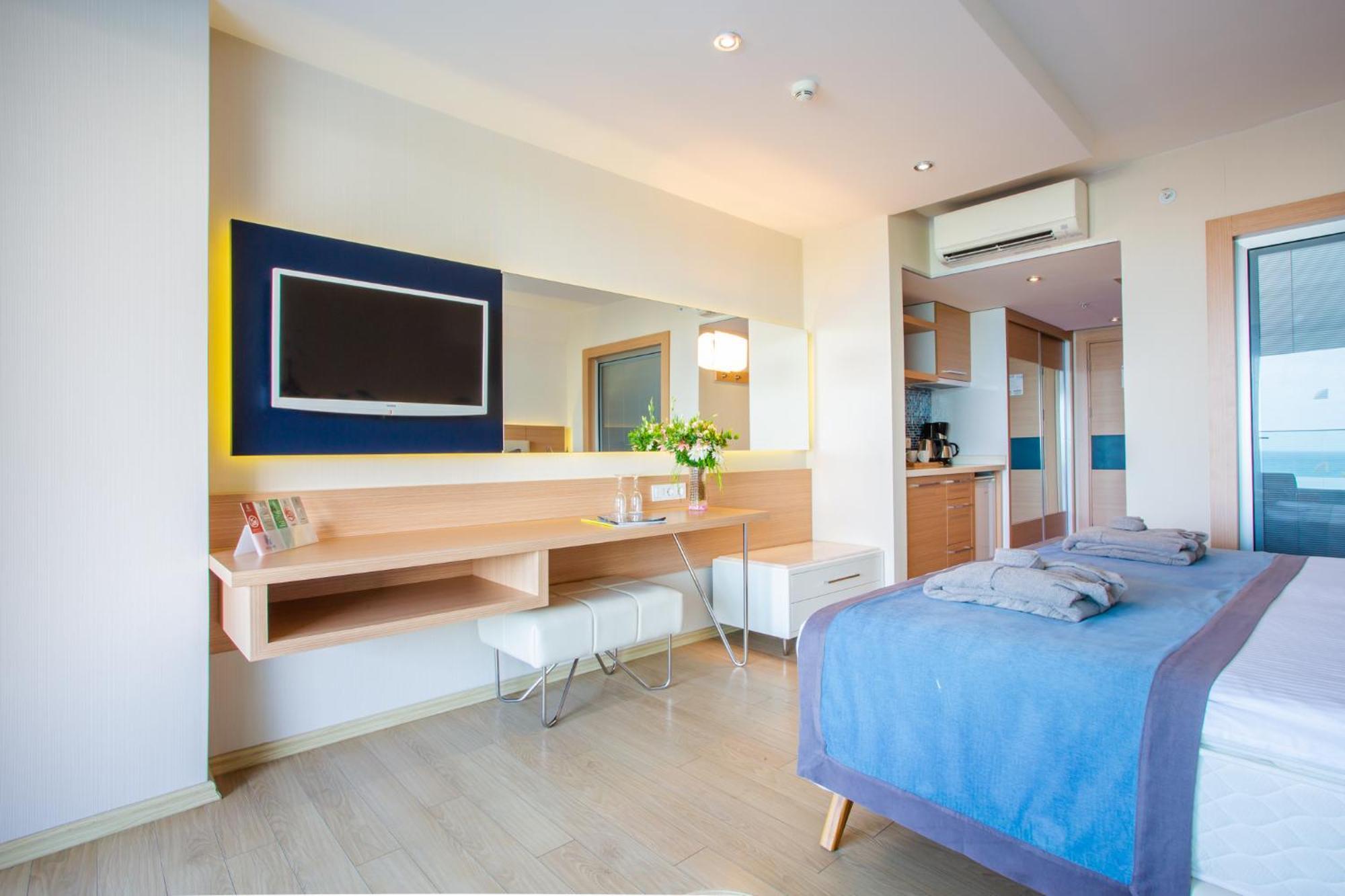 Deluxe Double Room Pool Access