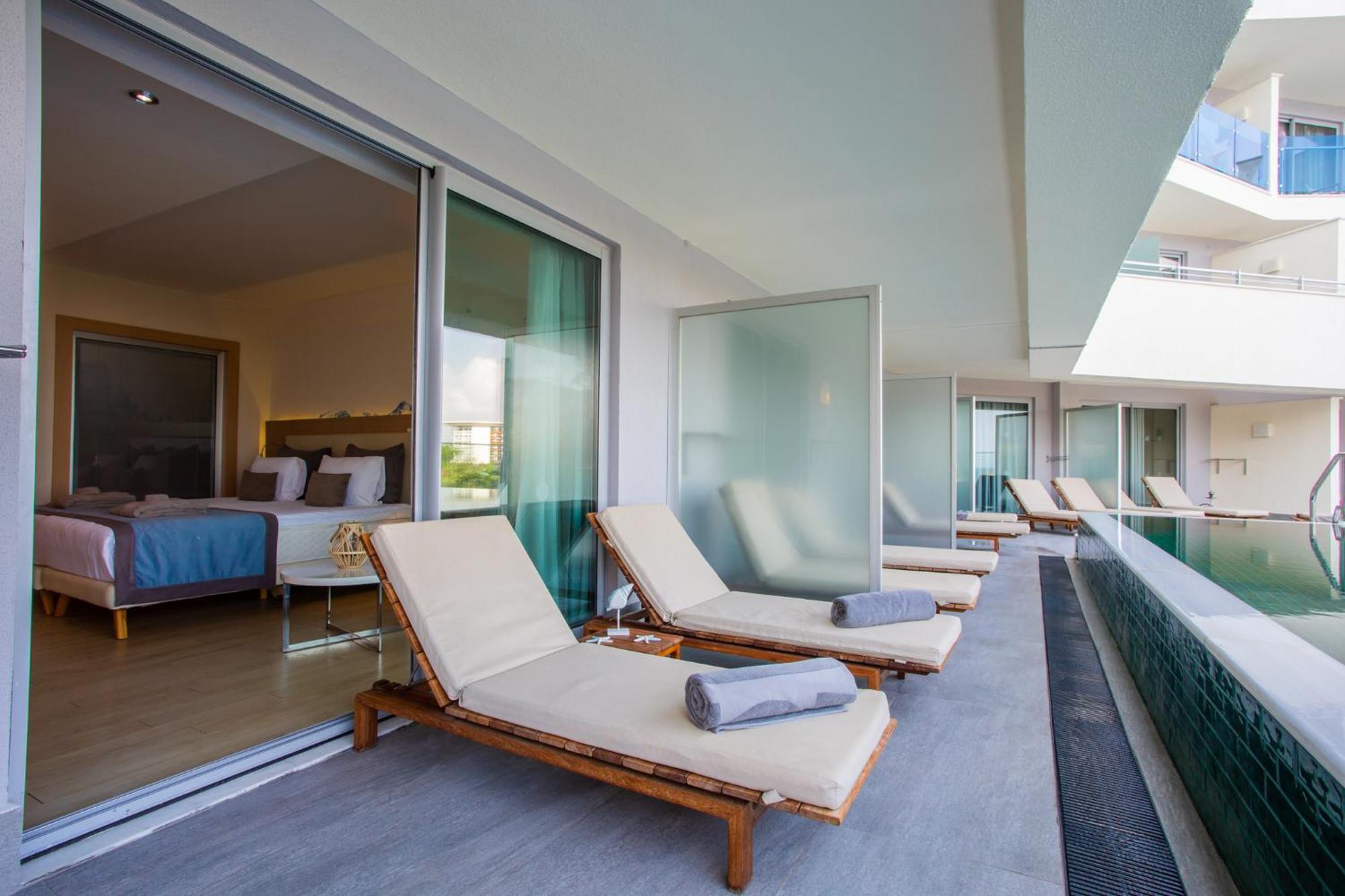 Deluxe Double Room Pool Access