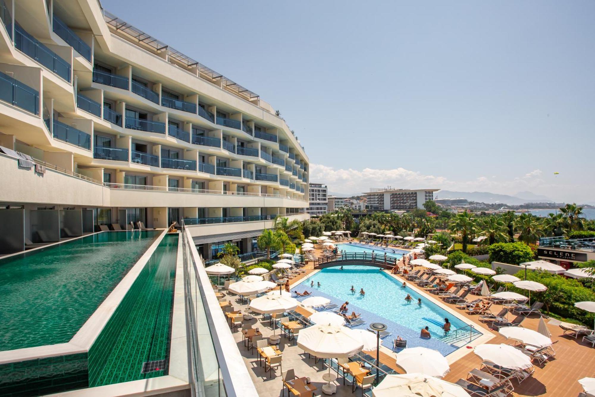 Deluxe Double Room Pool Access
