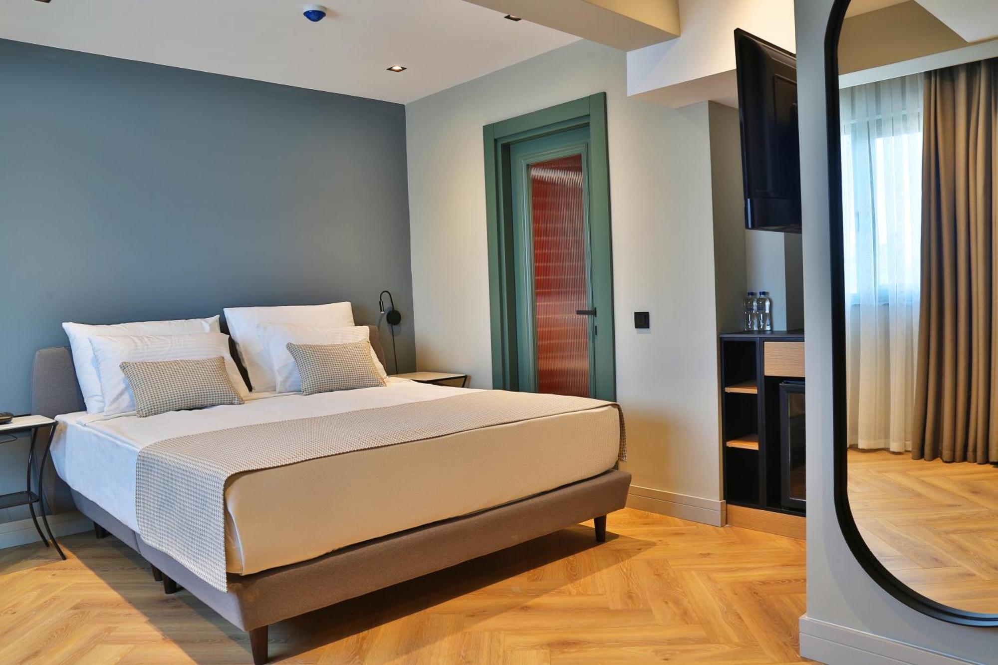 Queen Room