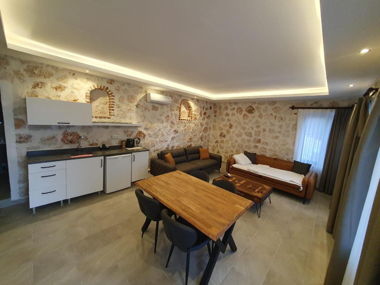 Studio with Spa Bath