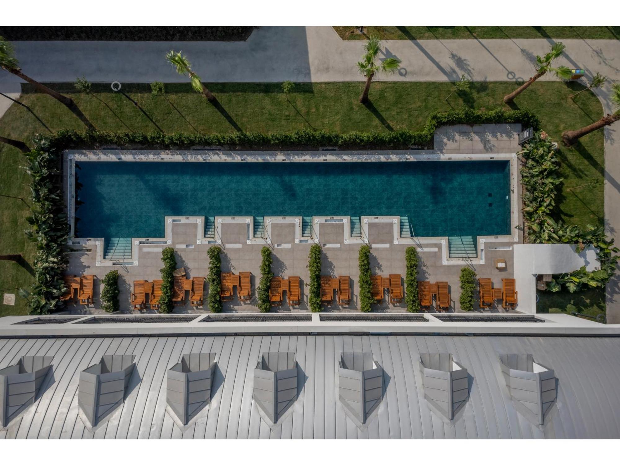 Deluxe Swim Up Room,1636737430:JPEG
