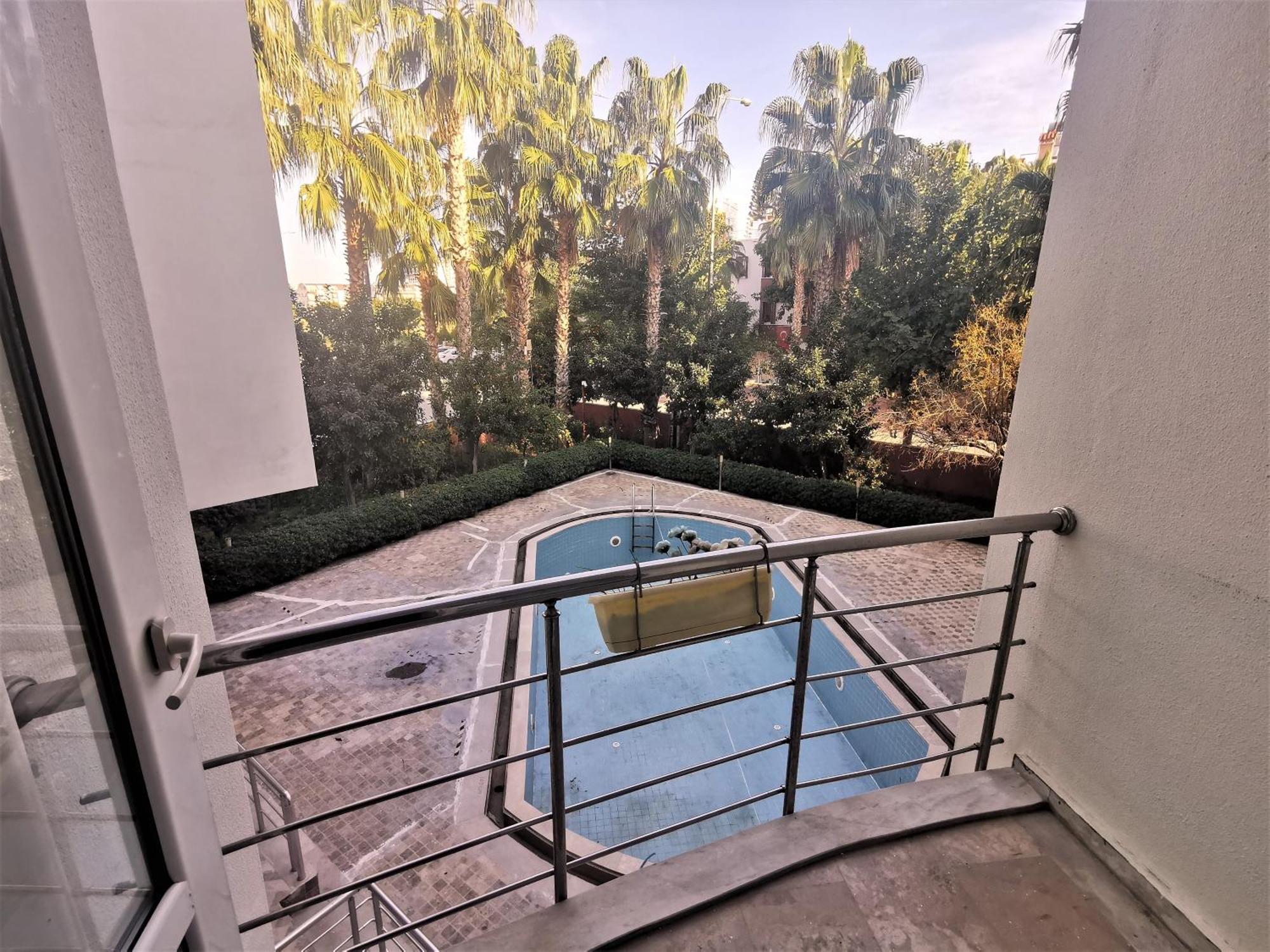 One-Bedroom Apartment Pool View