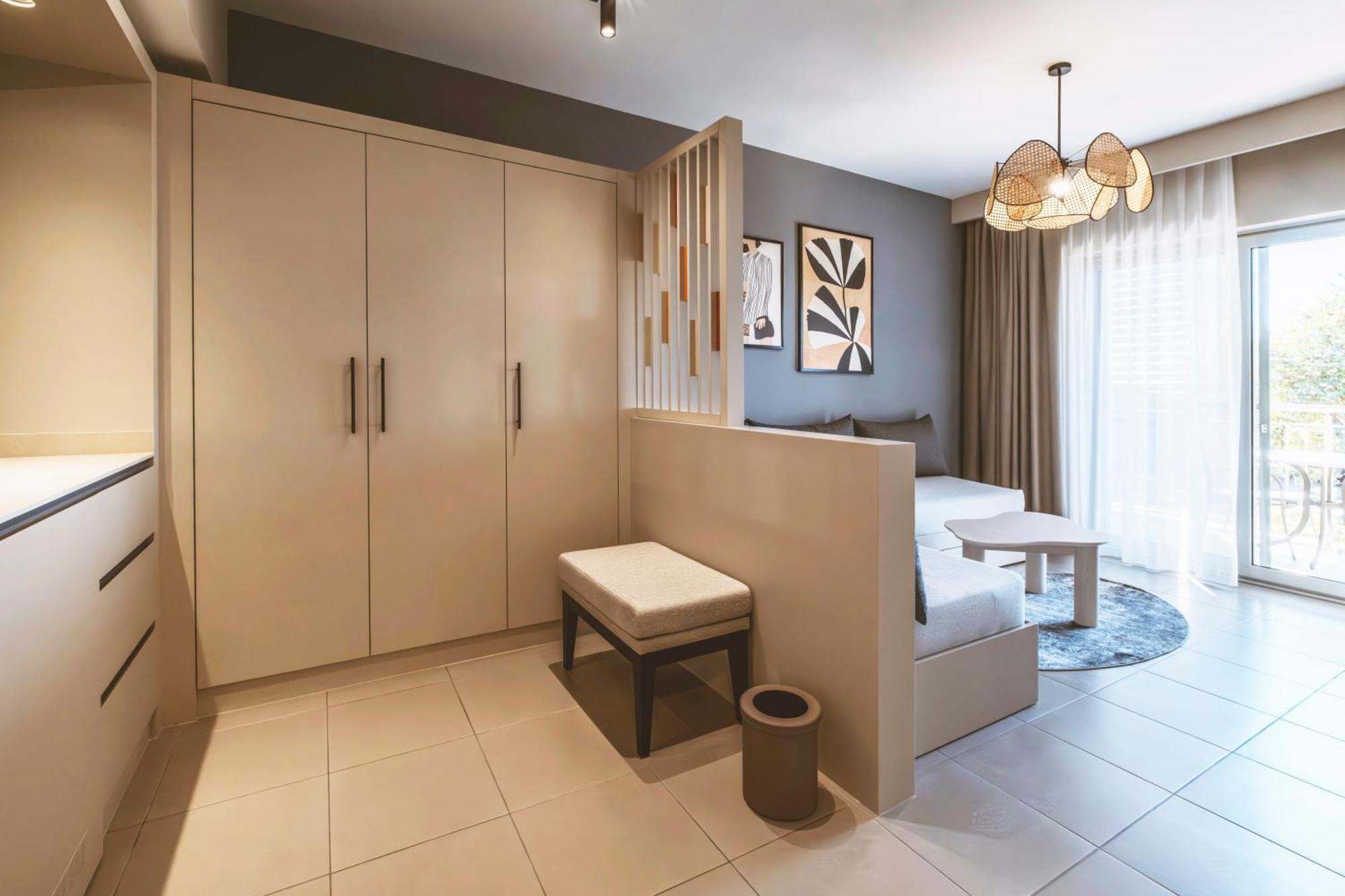 Suite Deluxe avec Terrasse Détente avec Jardin (2 Adultes + 2 Enfants)