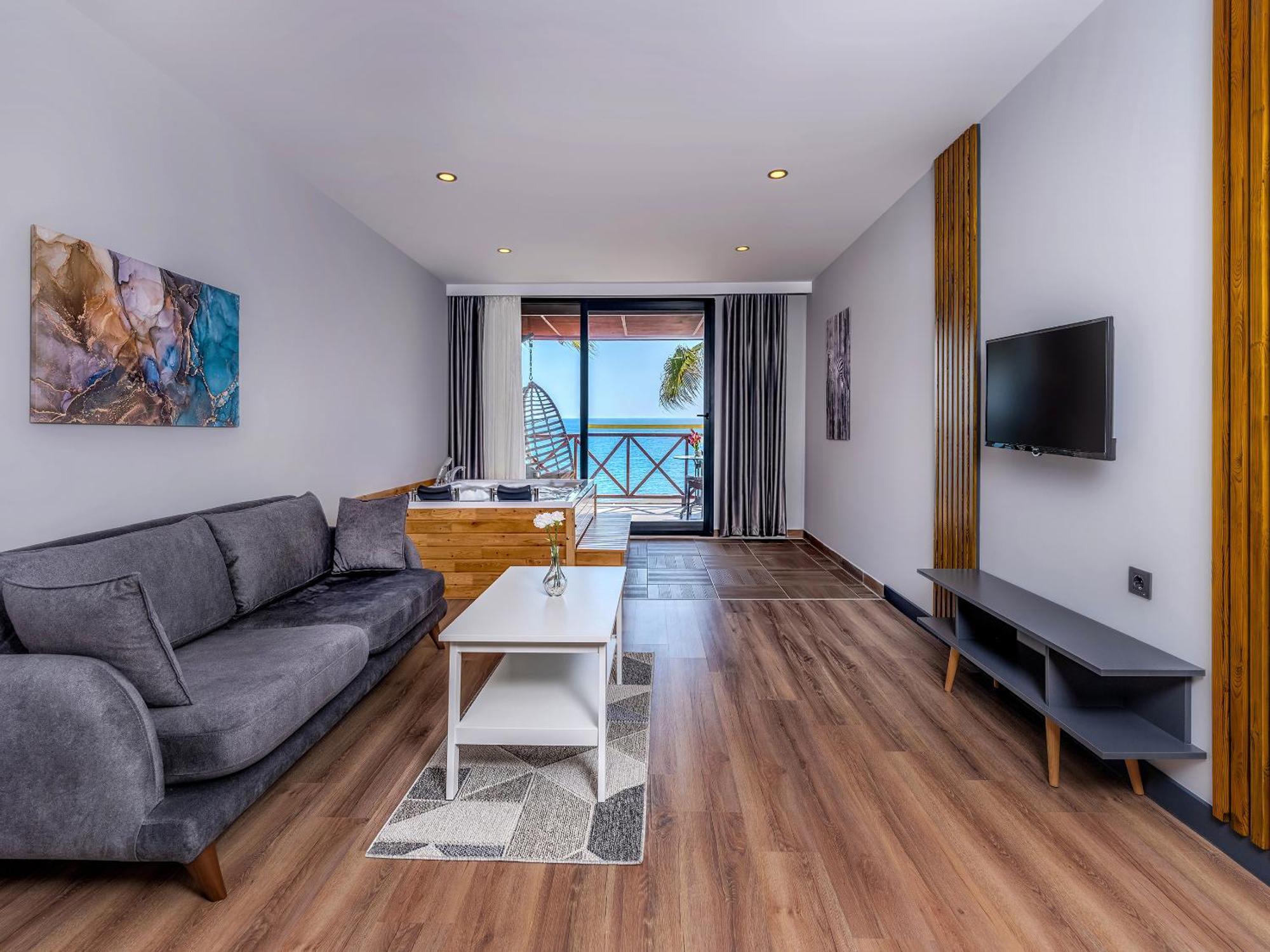 King Suite Spa Bath