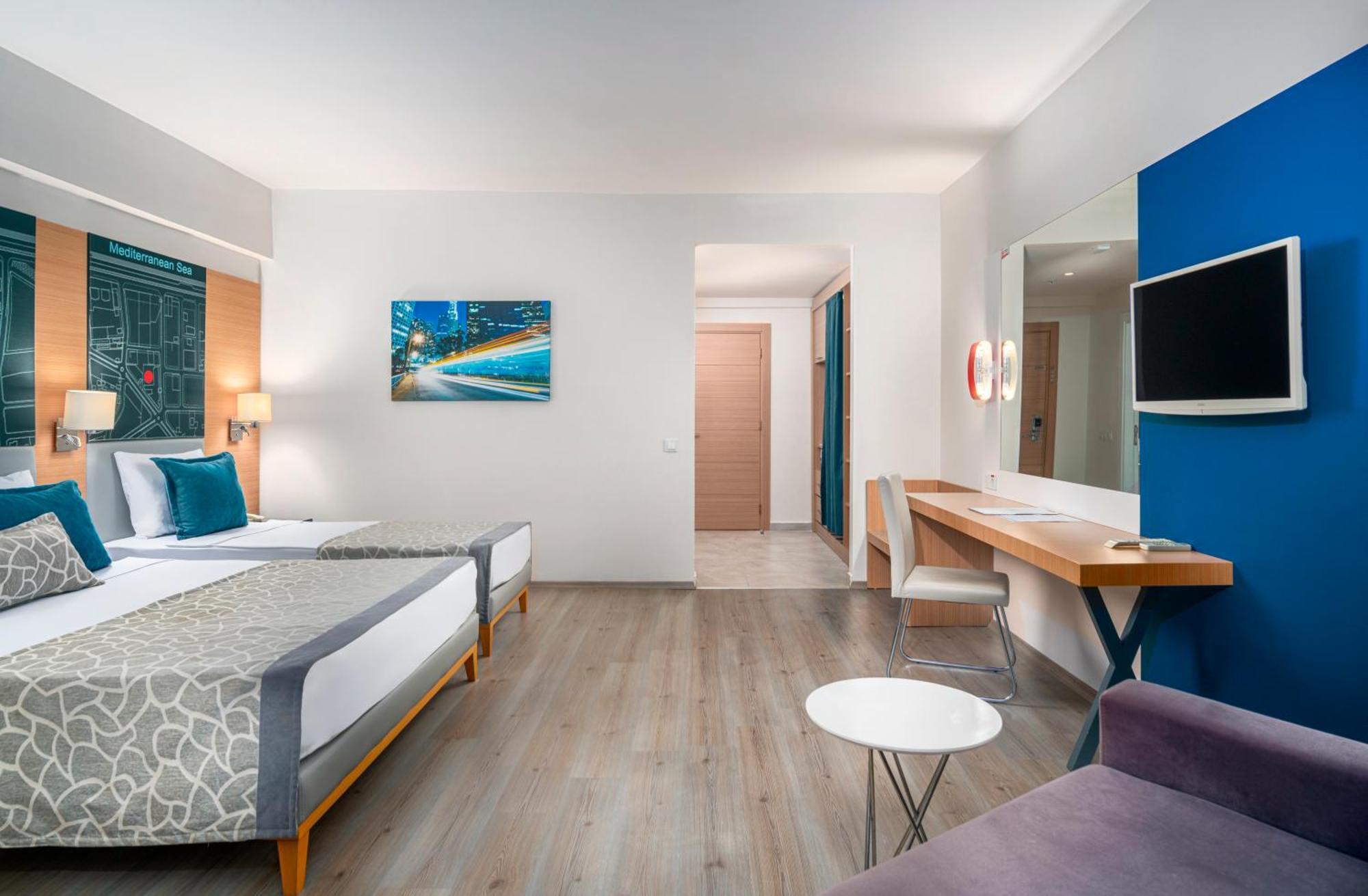 Superior Doppel-/Zweibettzimmer mit Poolblick
