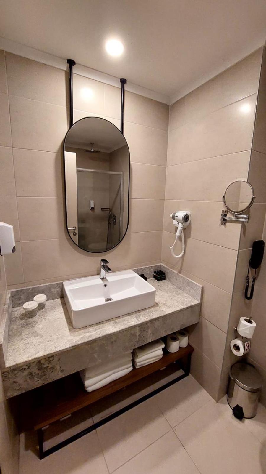 Deluxe Double Room Bath,1622270573:JPEG