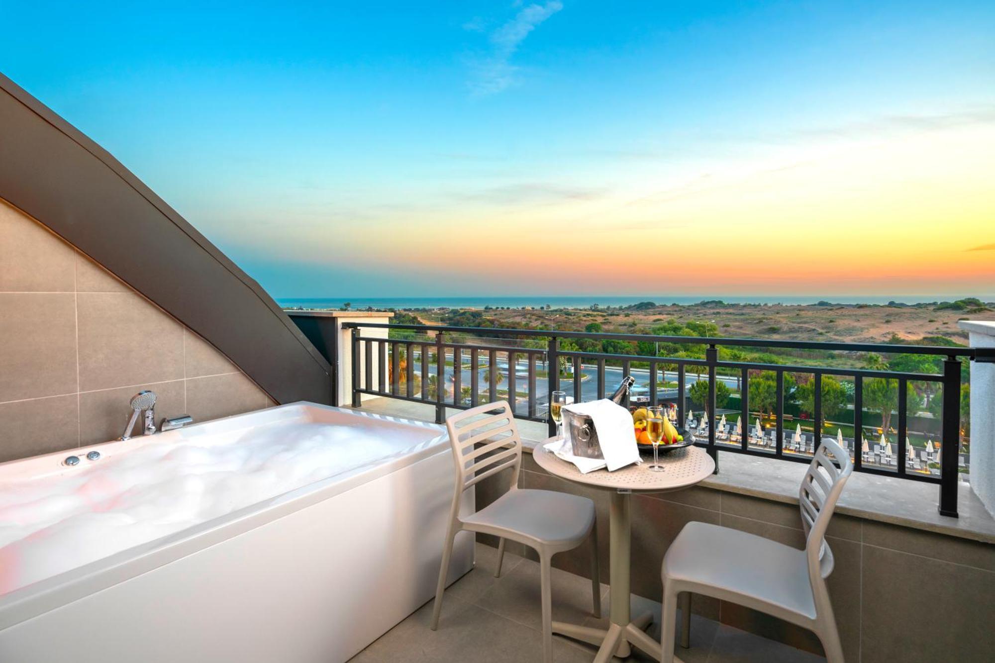 Jacuzzi Room Sea View,1639387879:JPEG