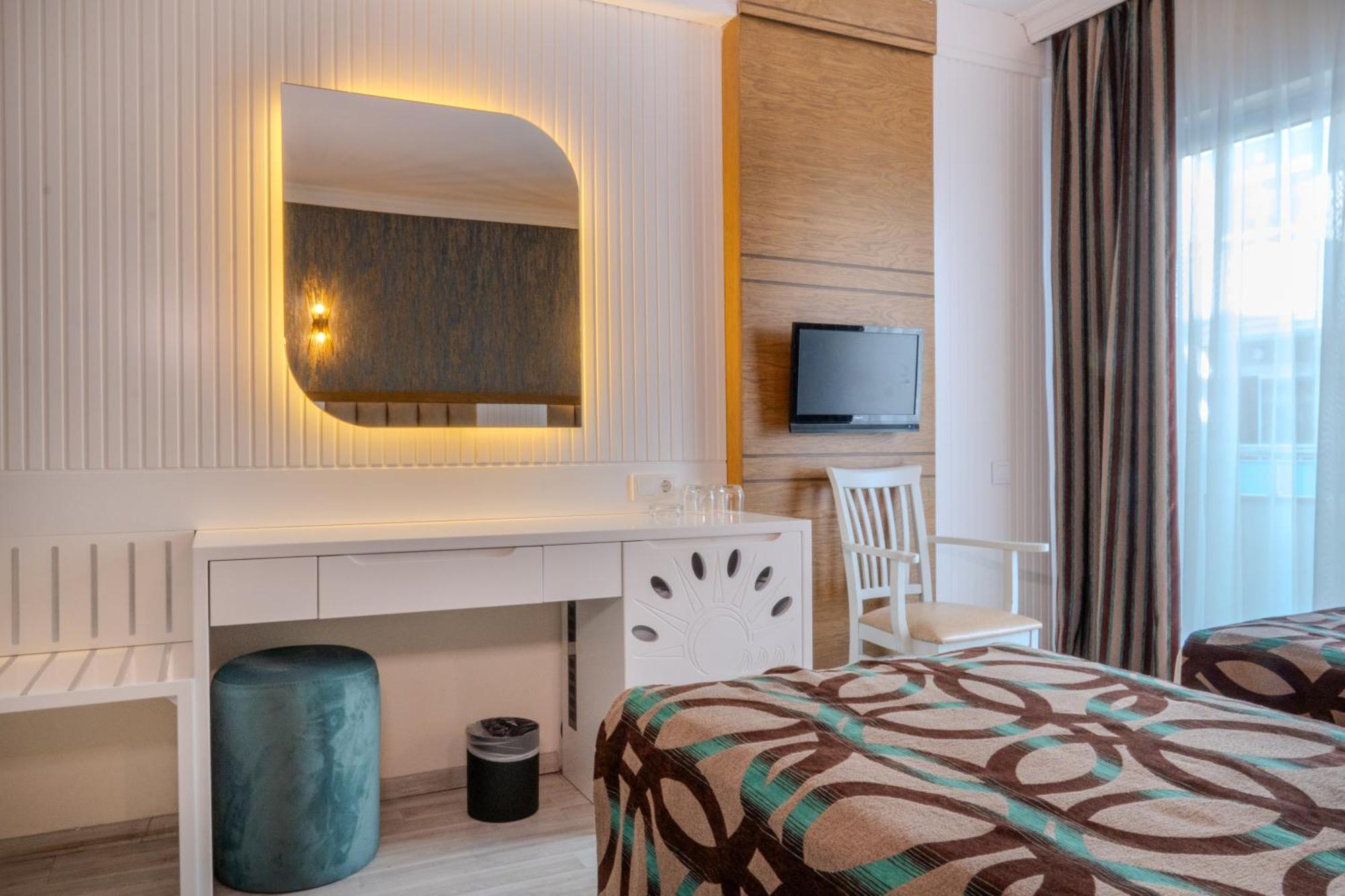 Double or Twin Room Sea View