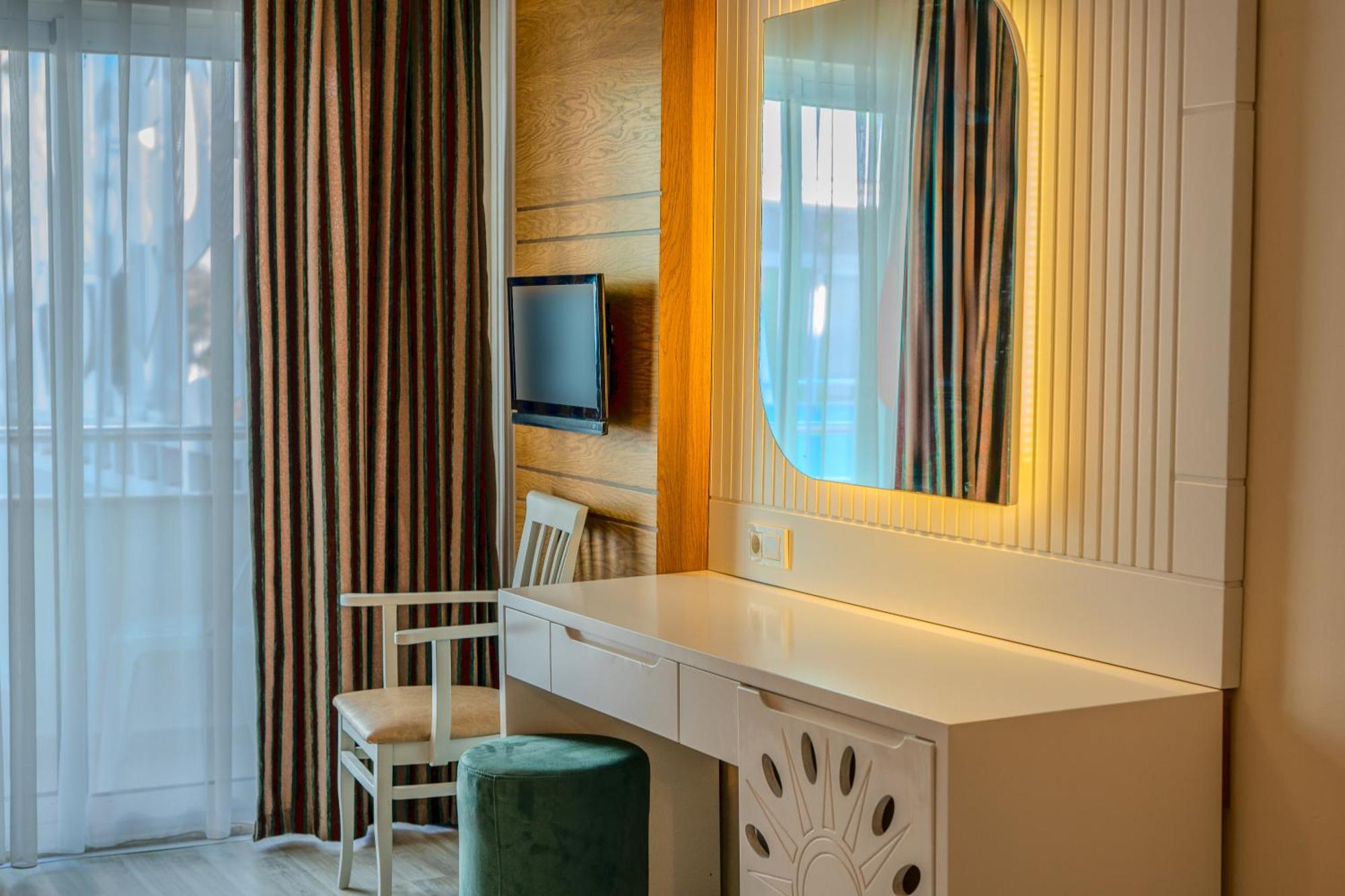Double or Twin Room Sea View