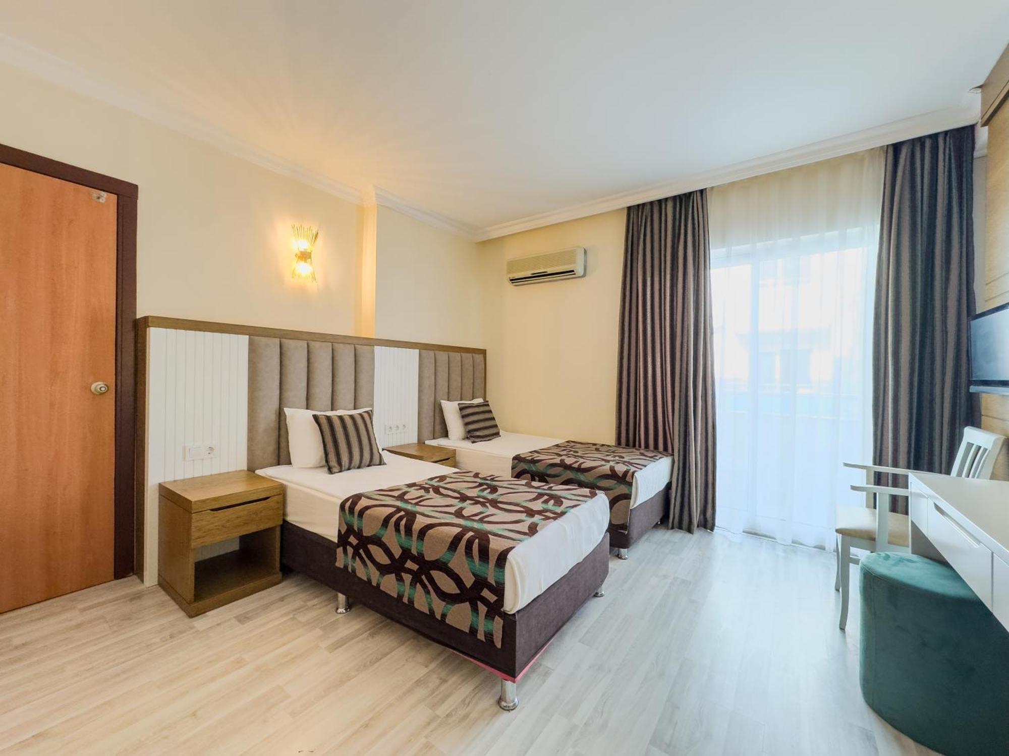 Double or Twin Room Sea View