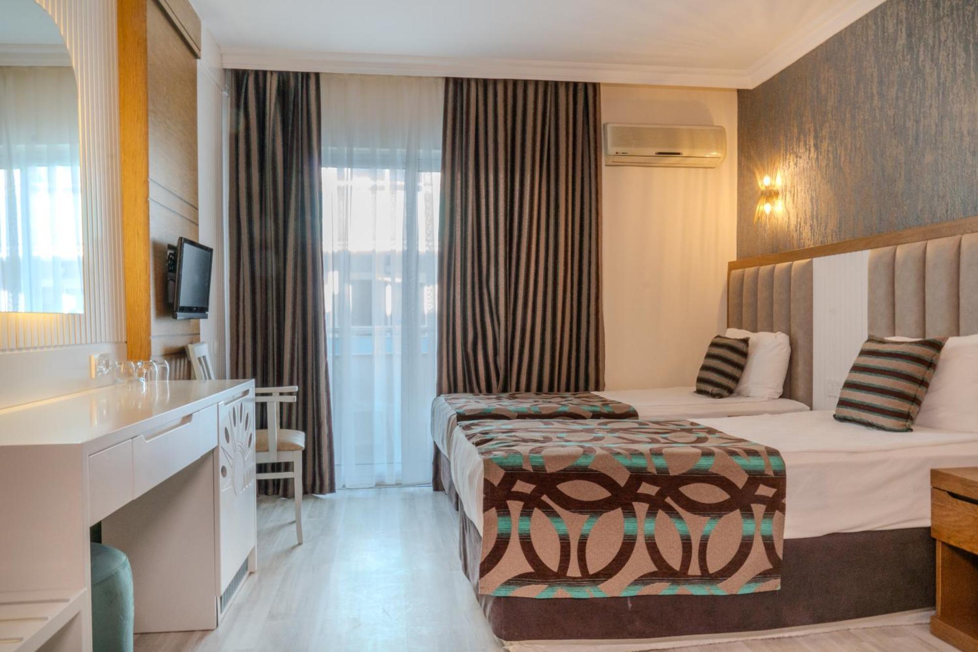 Double or Twin Room Sea View