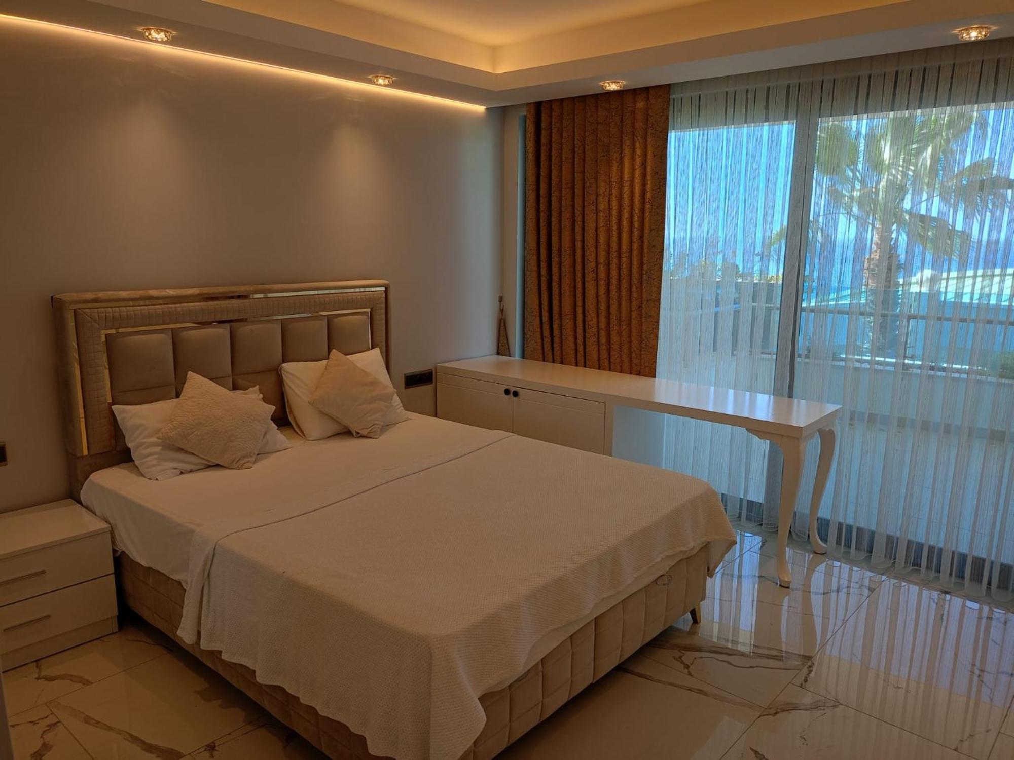 Three-Bedroom Apartment Sea View
