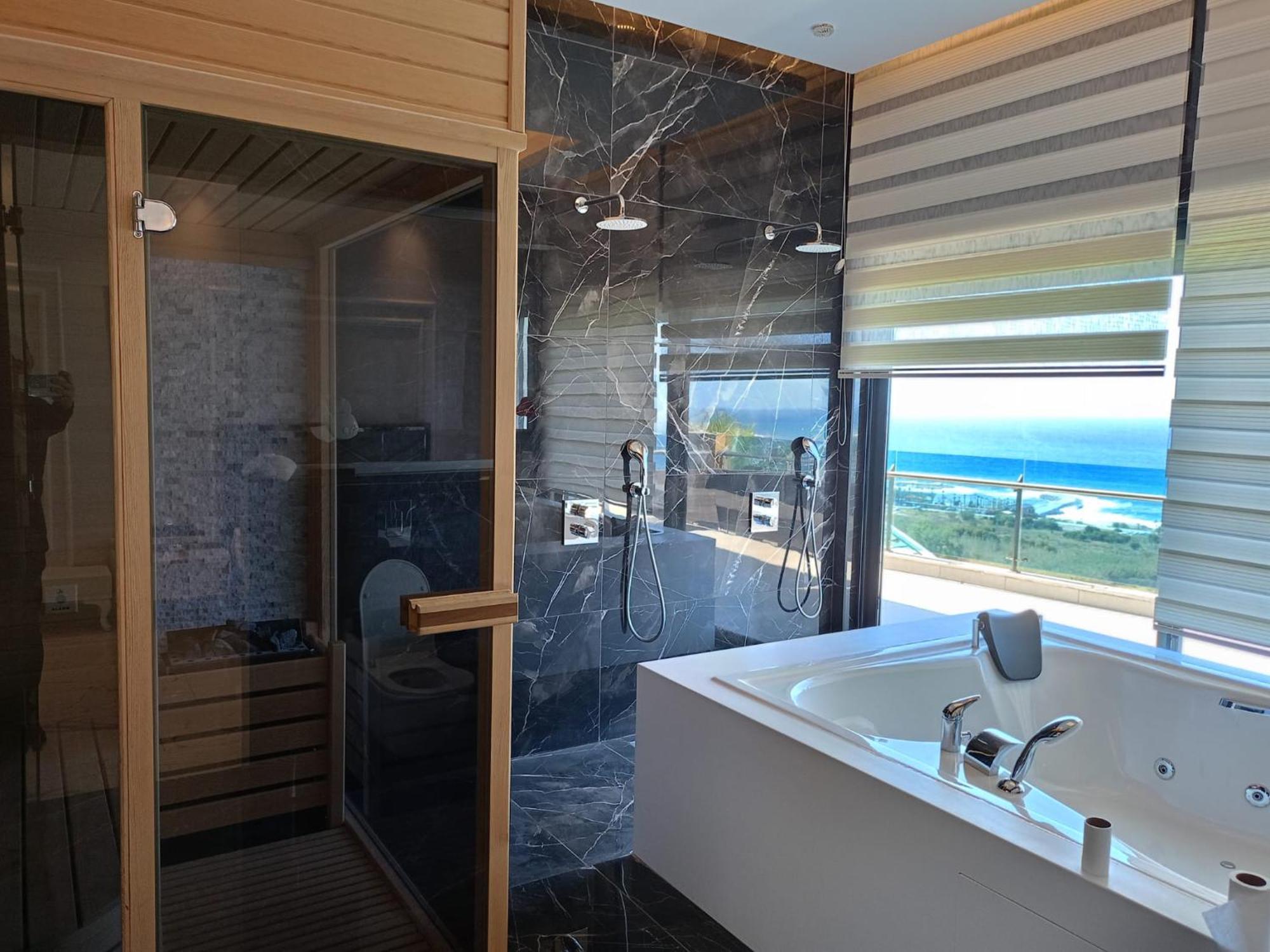 Three-Bedroom Apartment Sea View