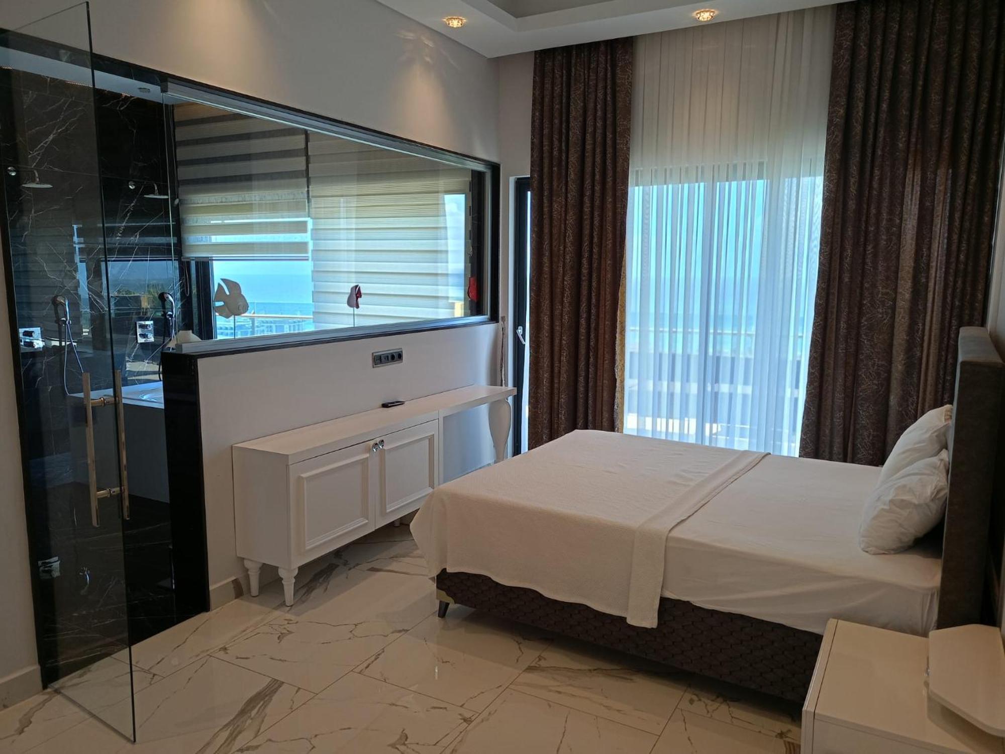 Three-Bedroom Apartment Sea View