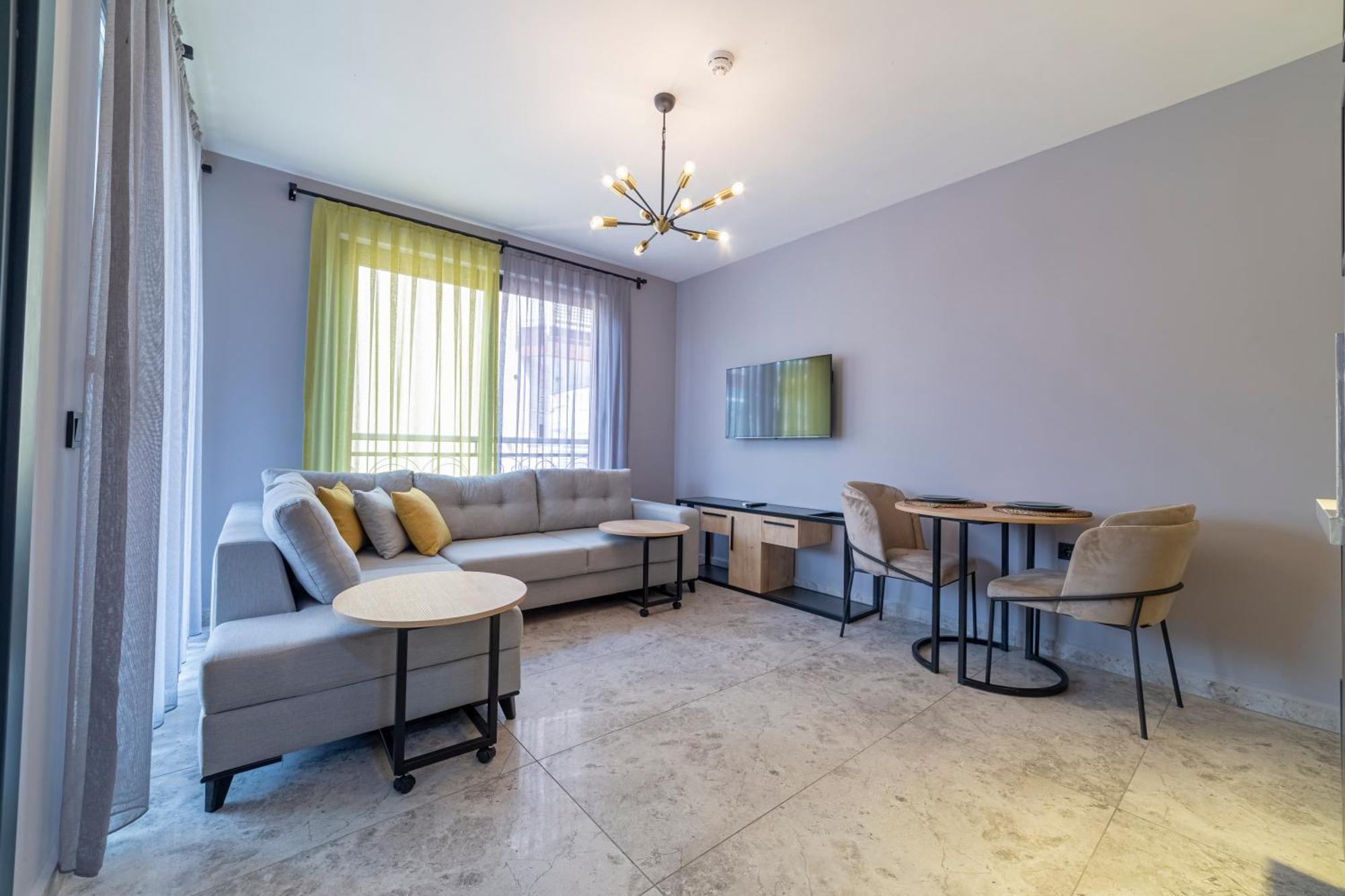 Deluxe Apartment